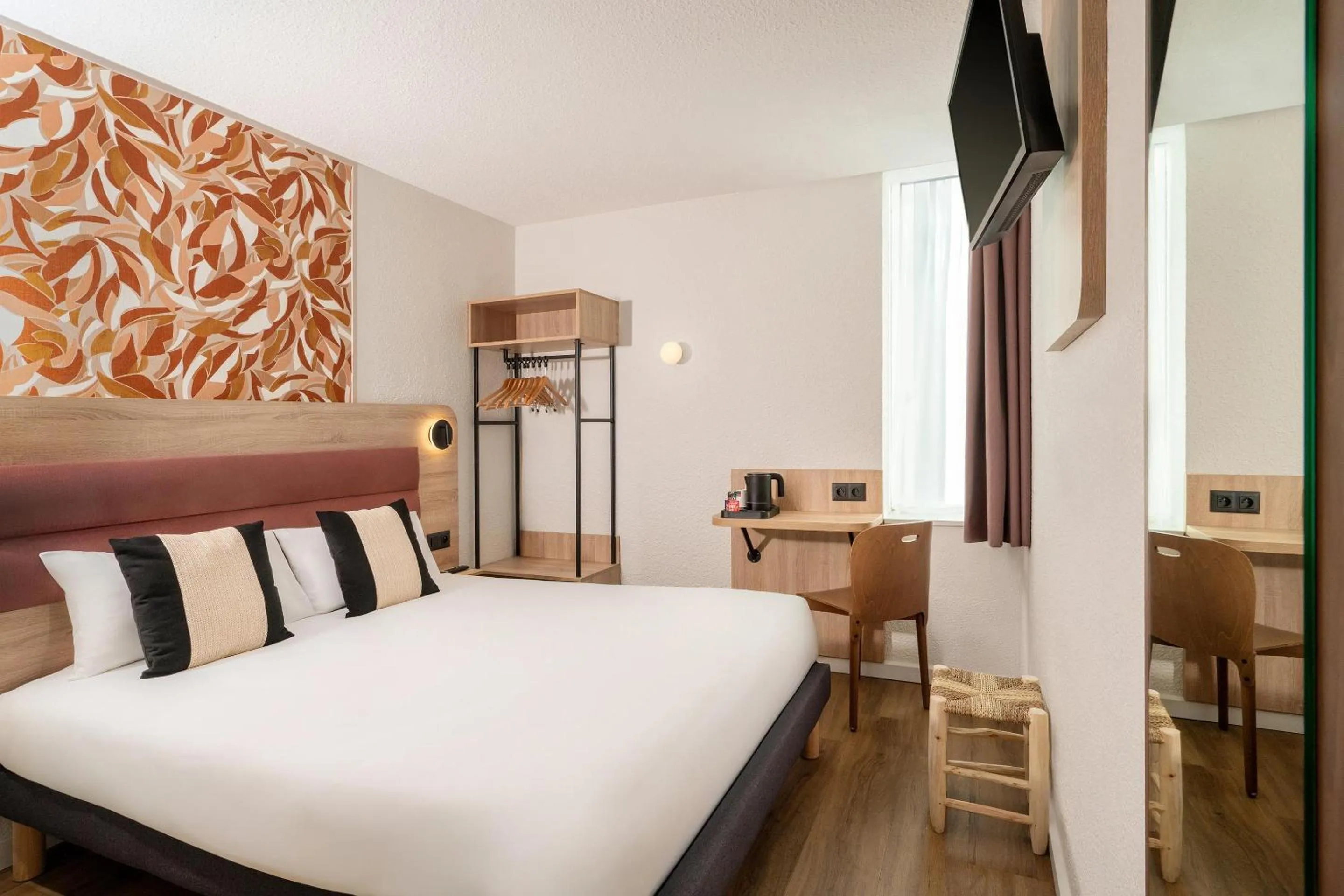 Bedroom, Bed in Sure Hotel by Best Western Valence Nord-Restaurant