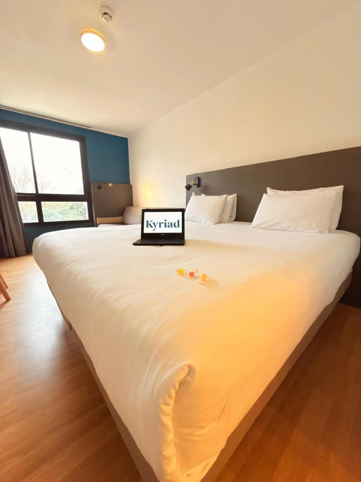 Bedroom, Bed in Kyriad Blois Sud - Vineuil