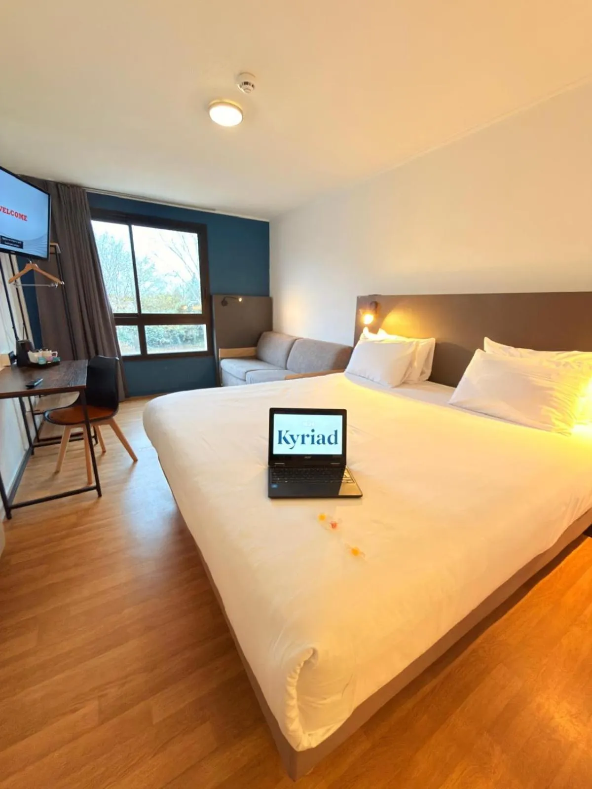 Bedroom, Bed in Kyriad Blois Sud - Vineuil