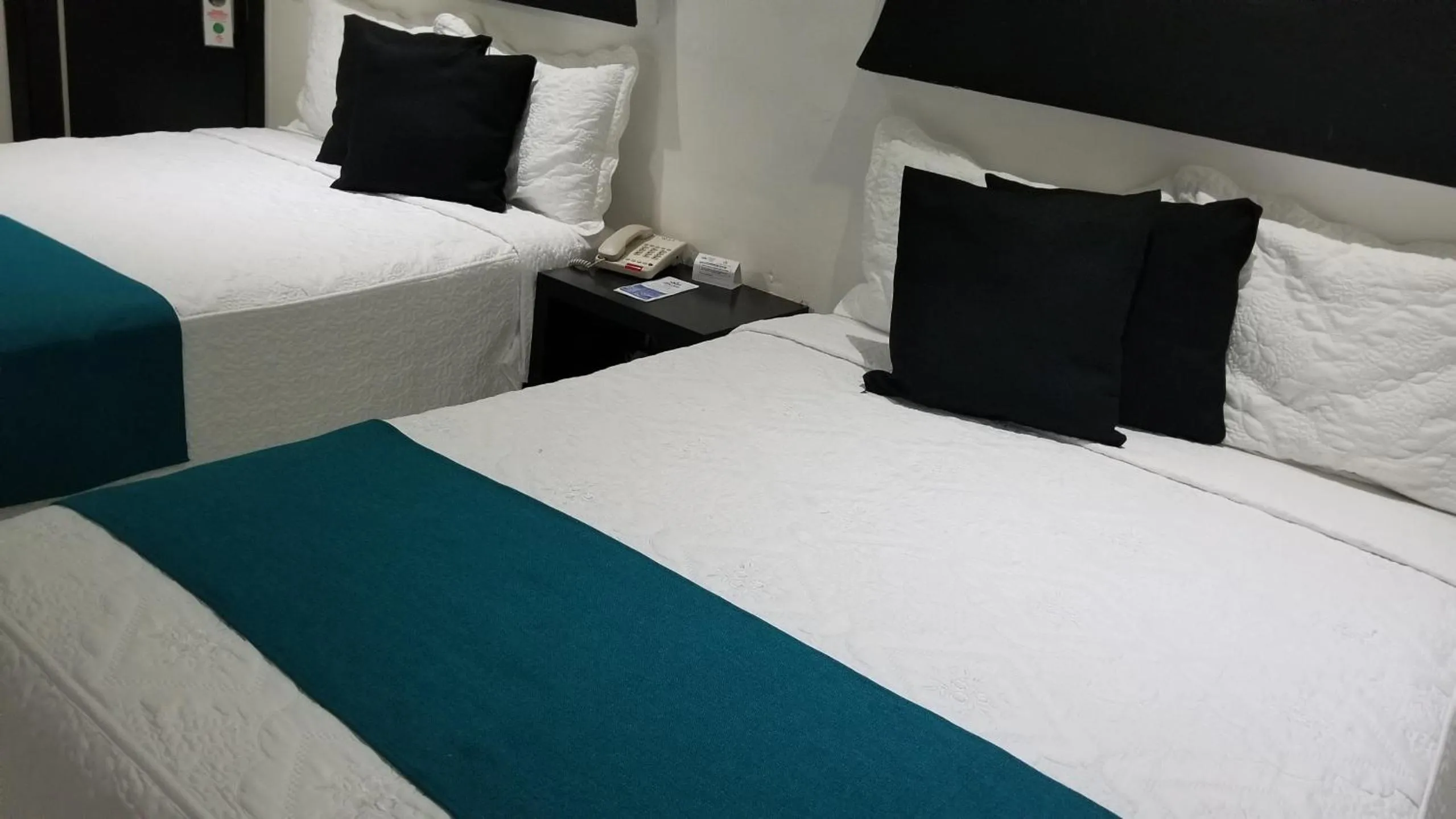 Photo of the whole room in Hotel Dluxe