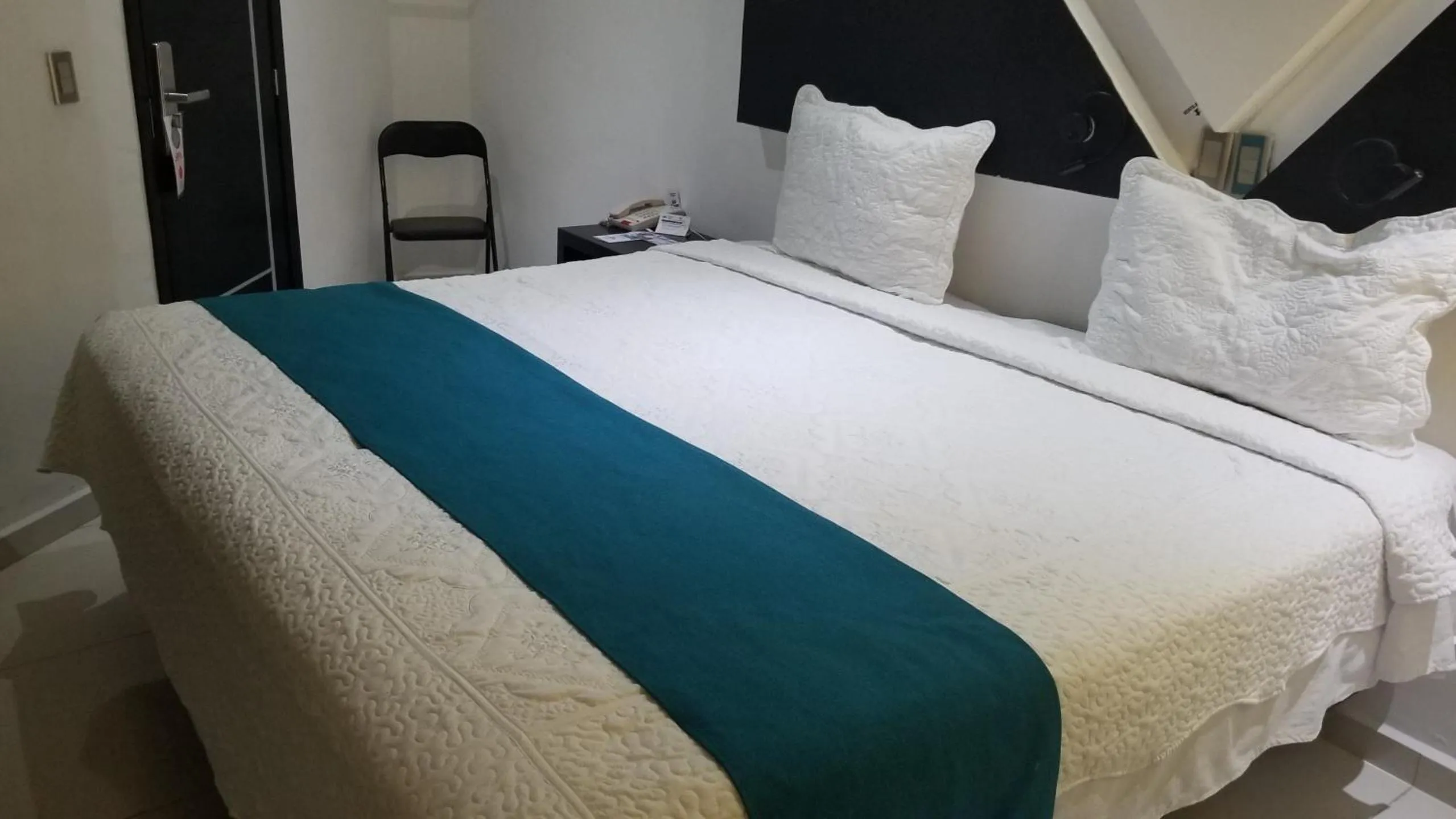 Photo of the whole room in Hotel Dluxe