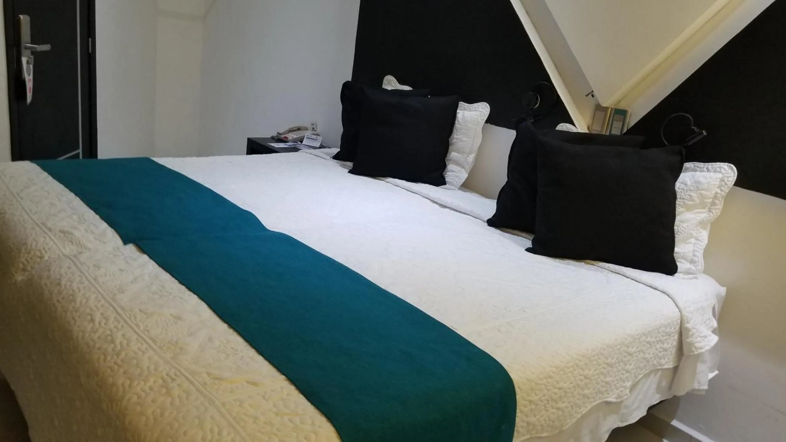 Photo of the whole room in Hotel Dluxe