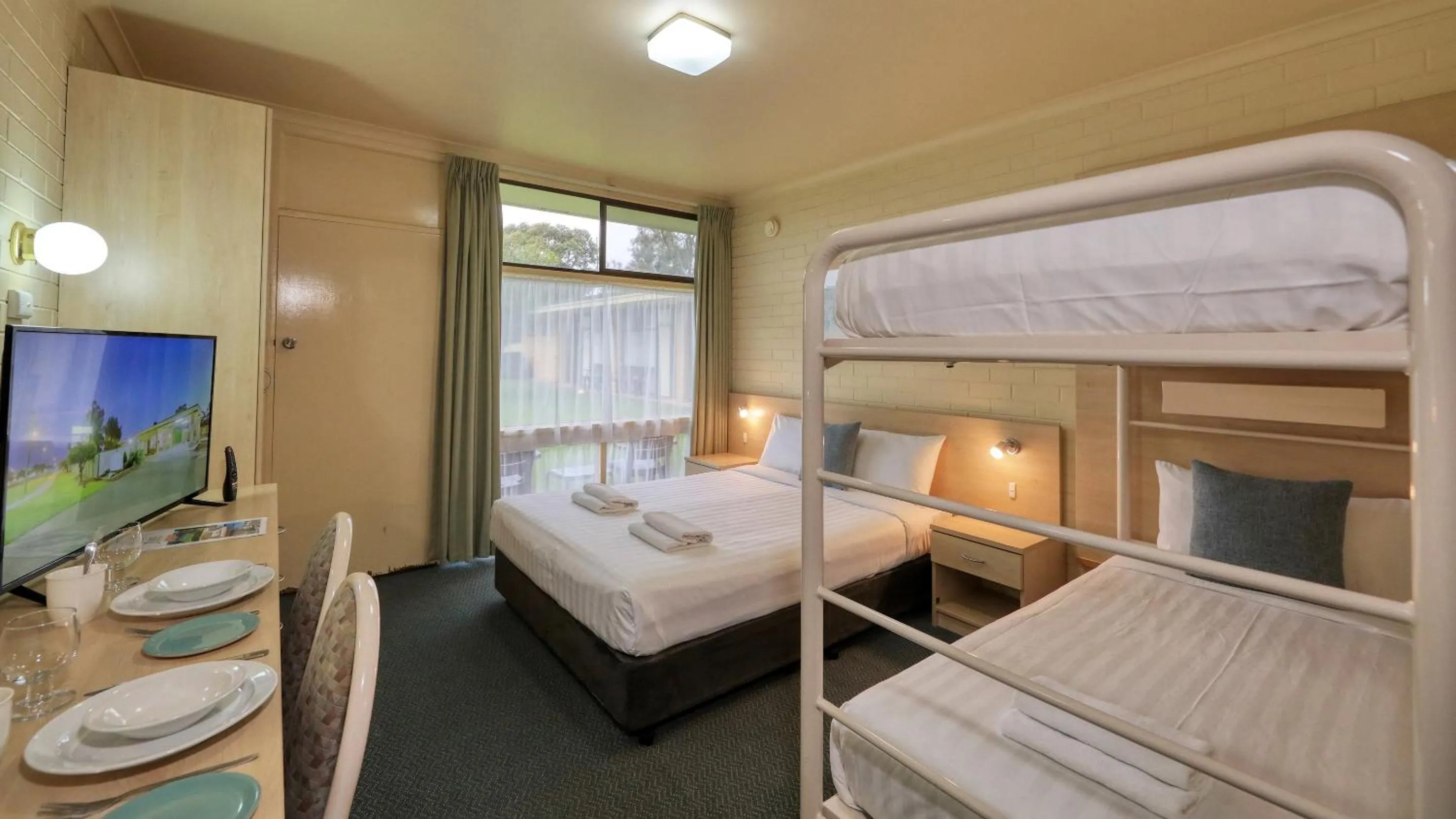 Bed in Junee Motor Inn