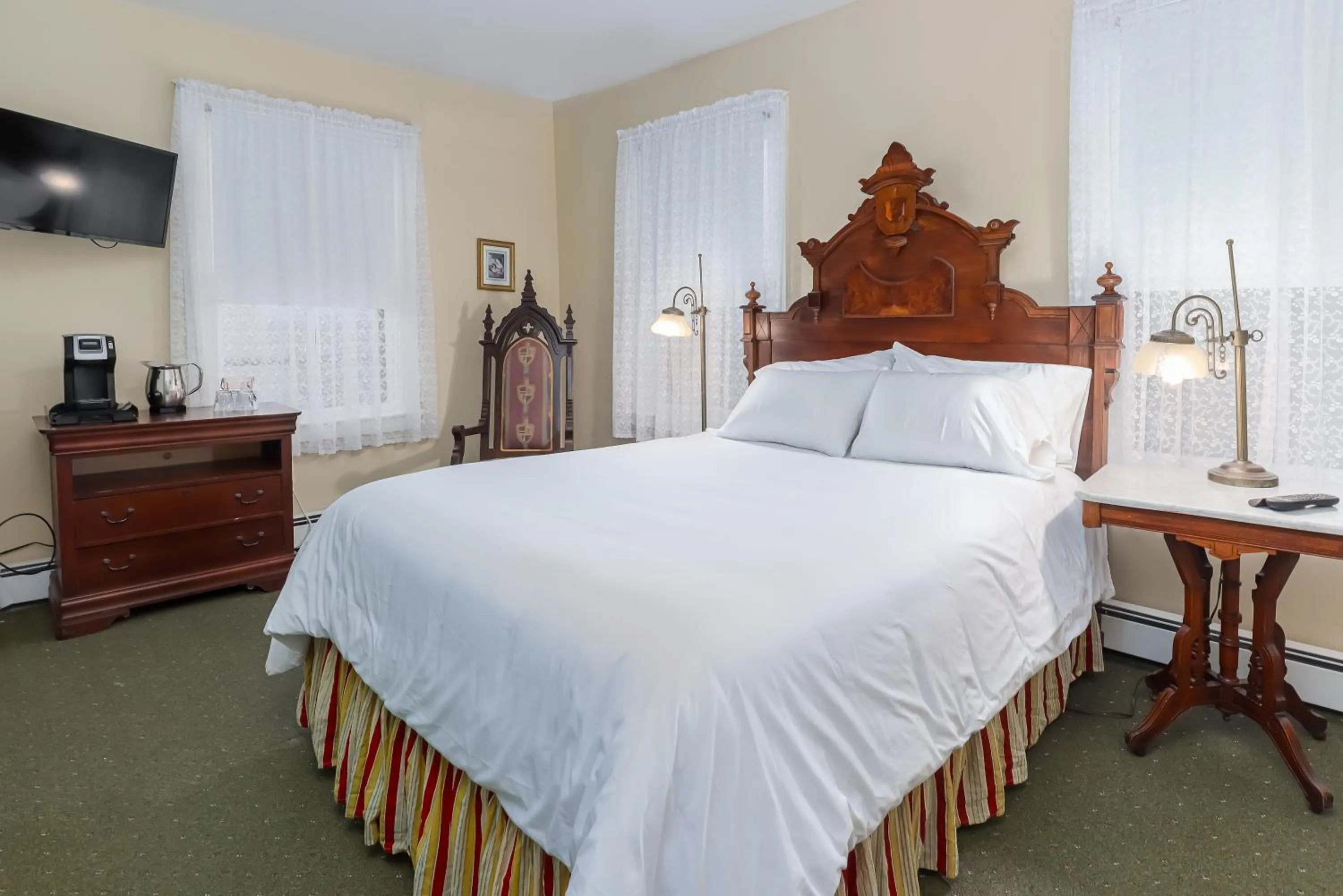 Deluxe Triple Room in Bedford Inn
