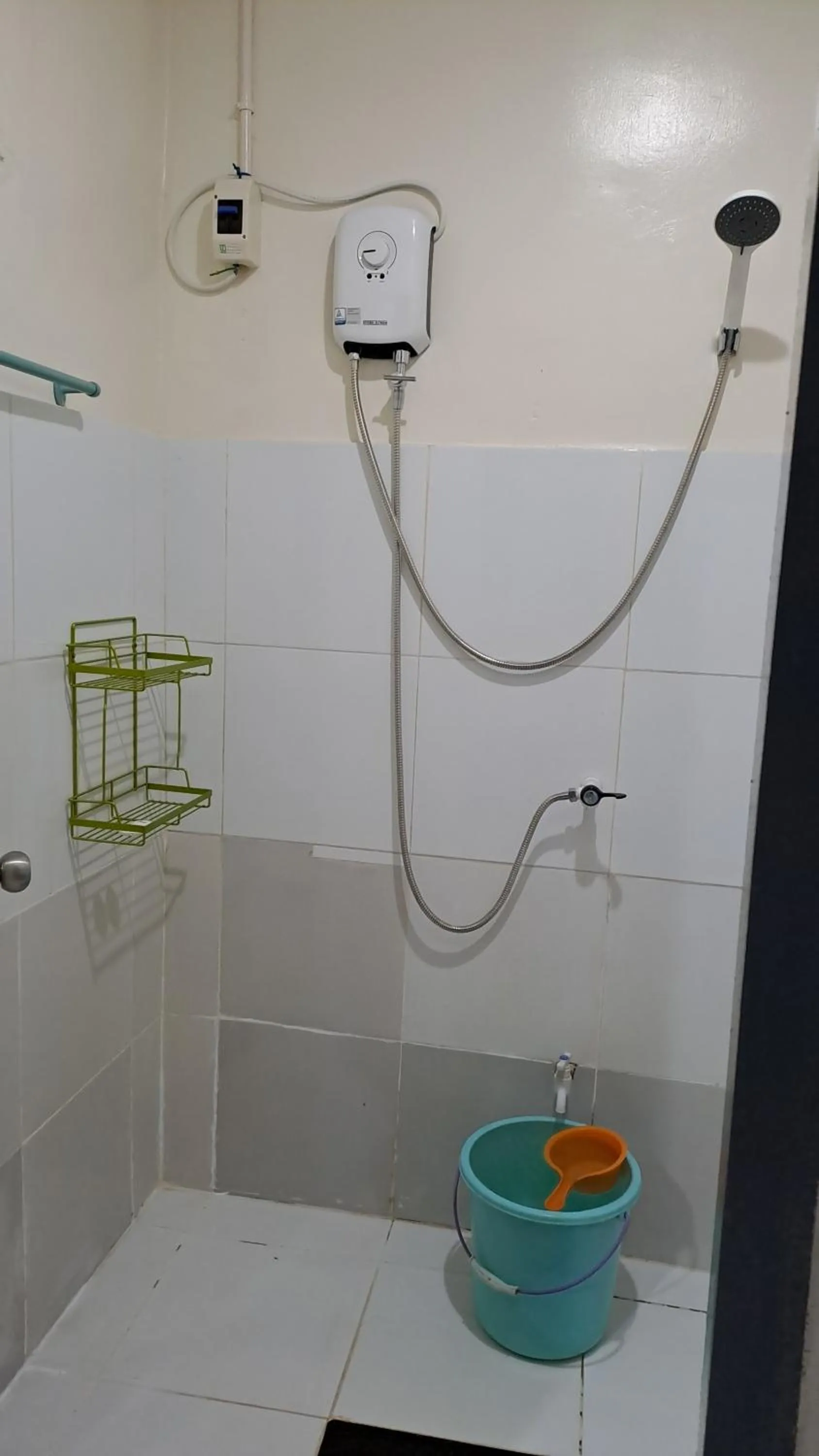 Shower in Dalinda's Homestay