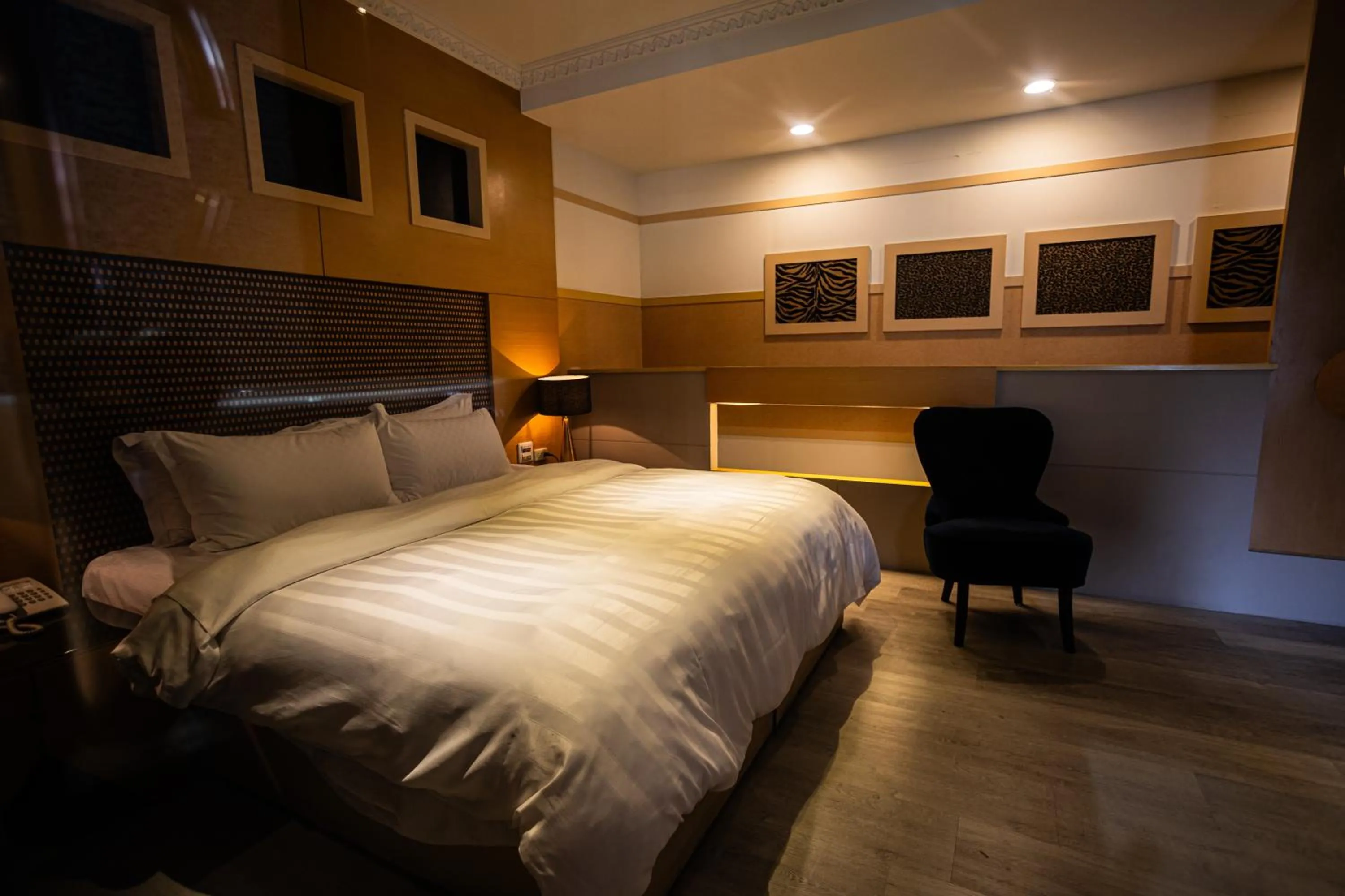 Bed in Jungle City Motel