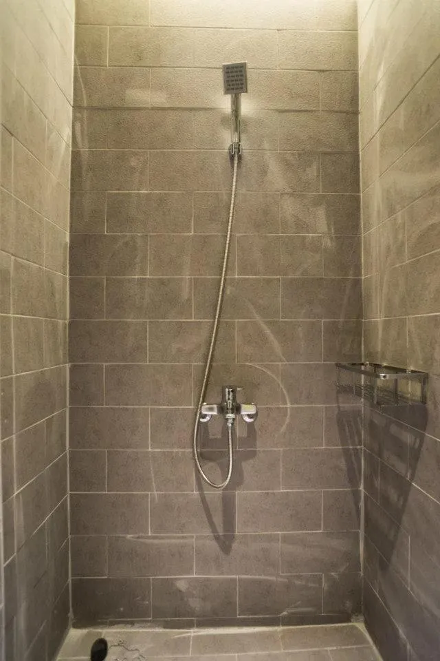 Shower in Tainan Little Day