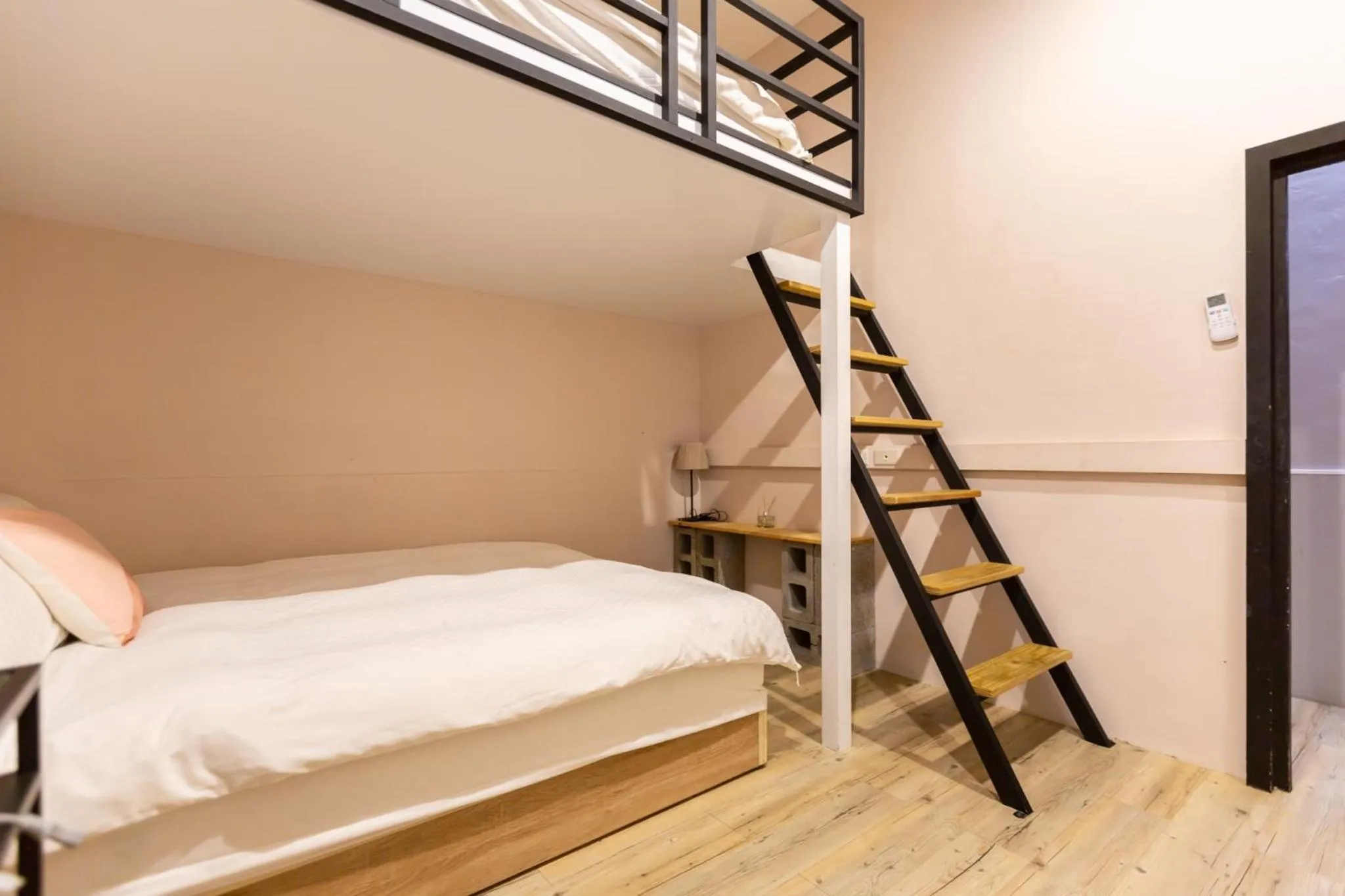 Bed in Tainan Little Day