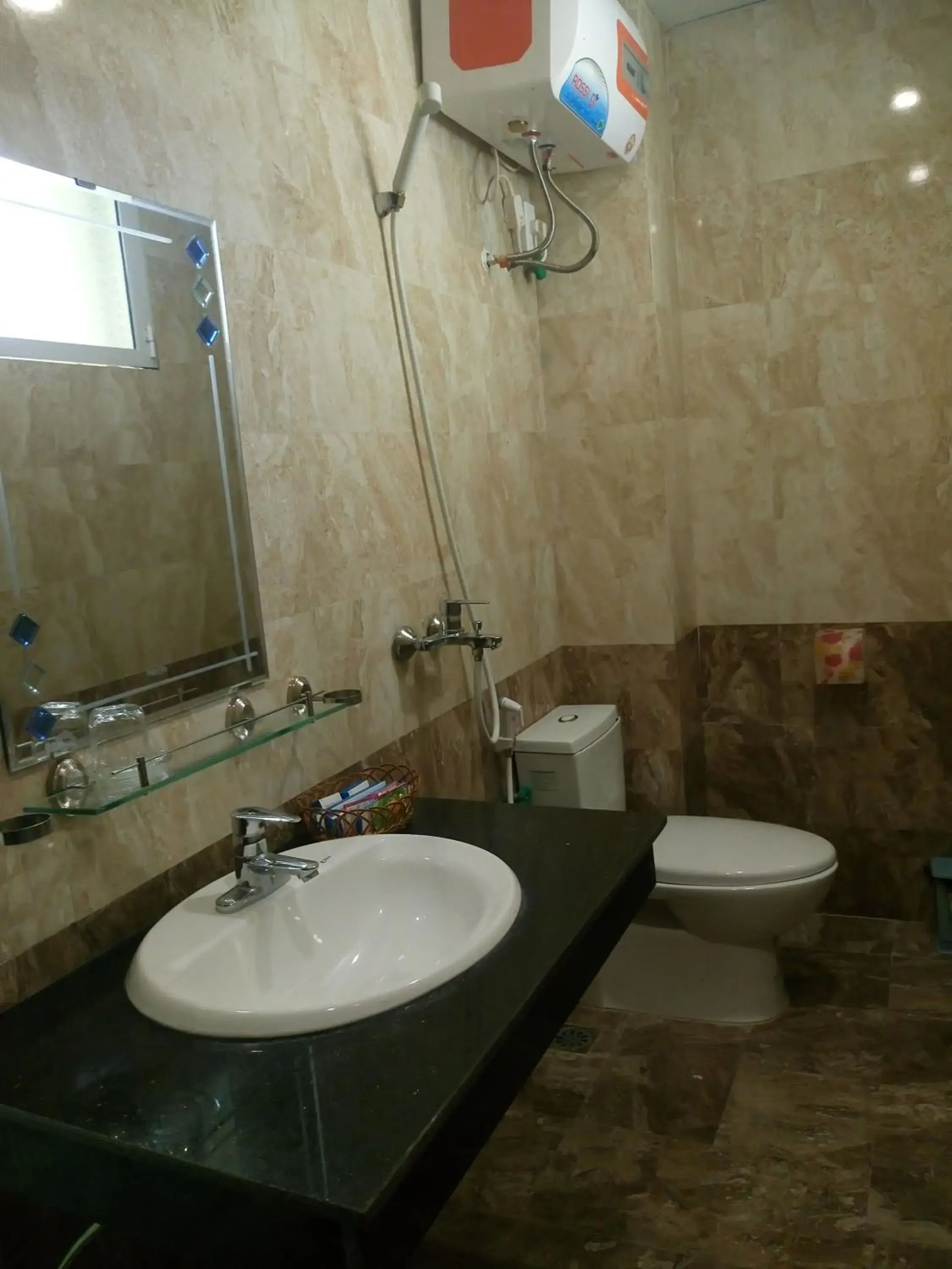 Standard Triple Room in Hoang Ngoc Hotel Standard Triple Room in Hoang Ngoc Hotel