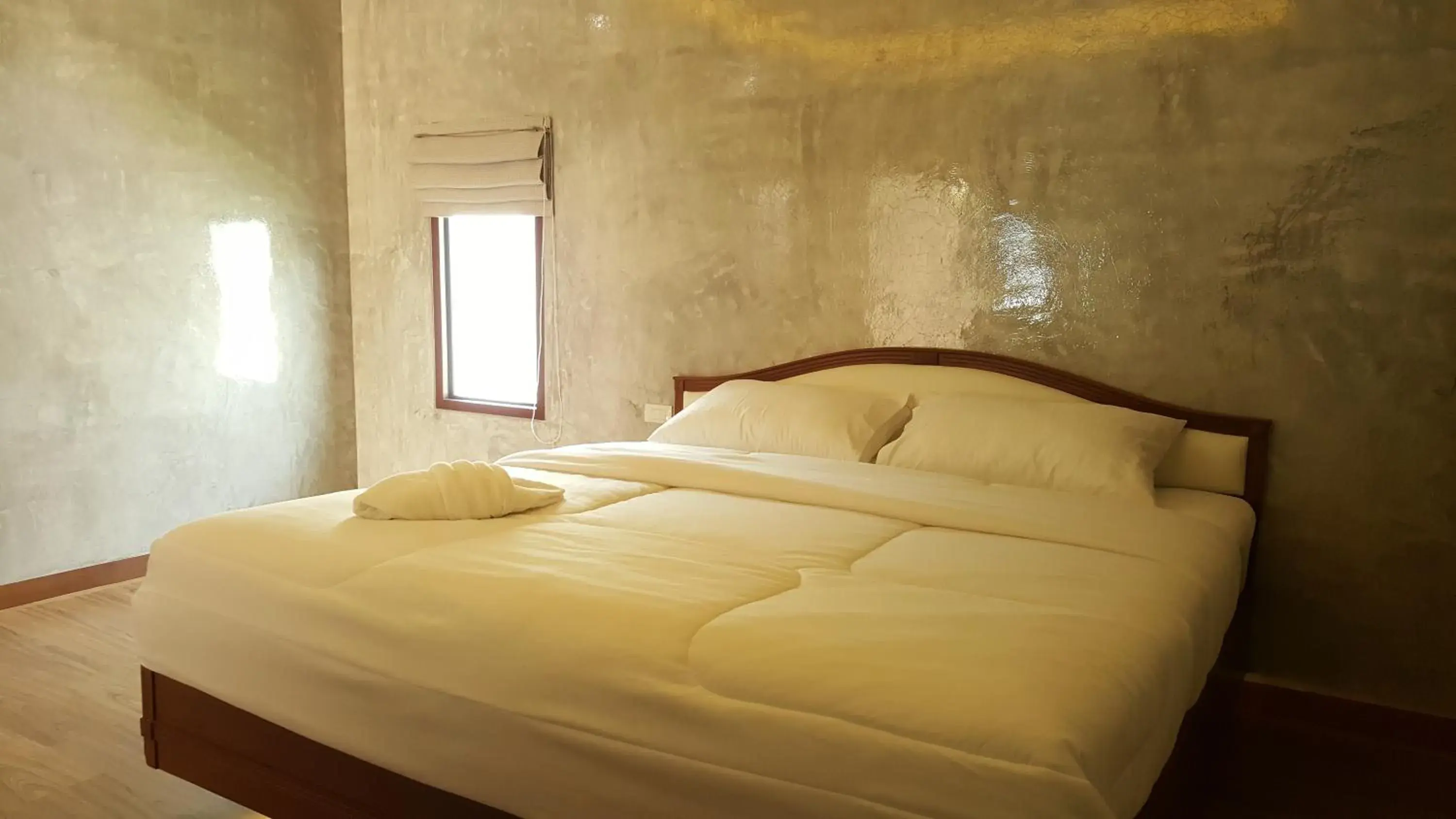 Large Double Room in Nai Suan Inn Large Double Room in Nai Suan Inn