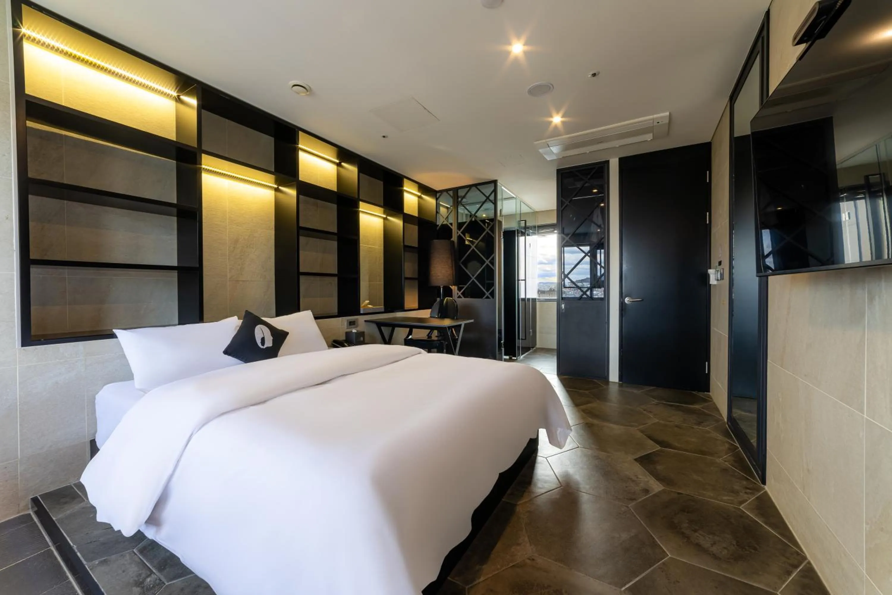 Bed in Hotel The Designers Seoul Station