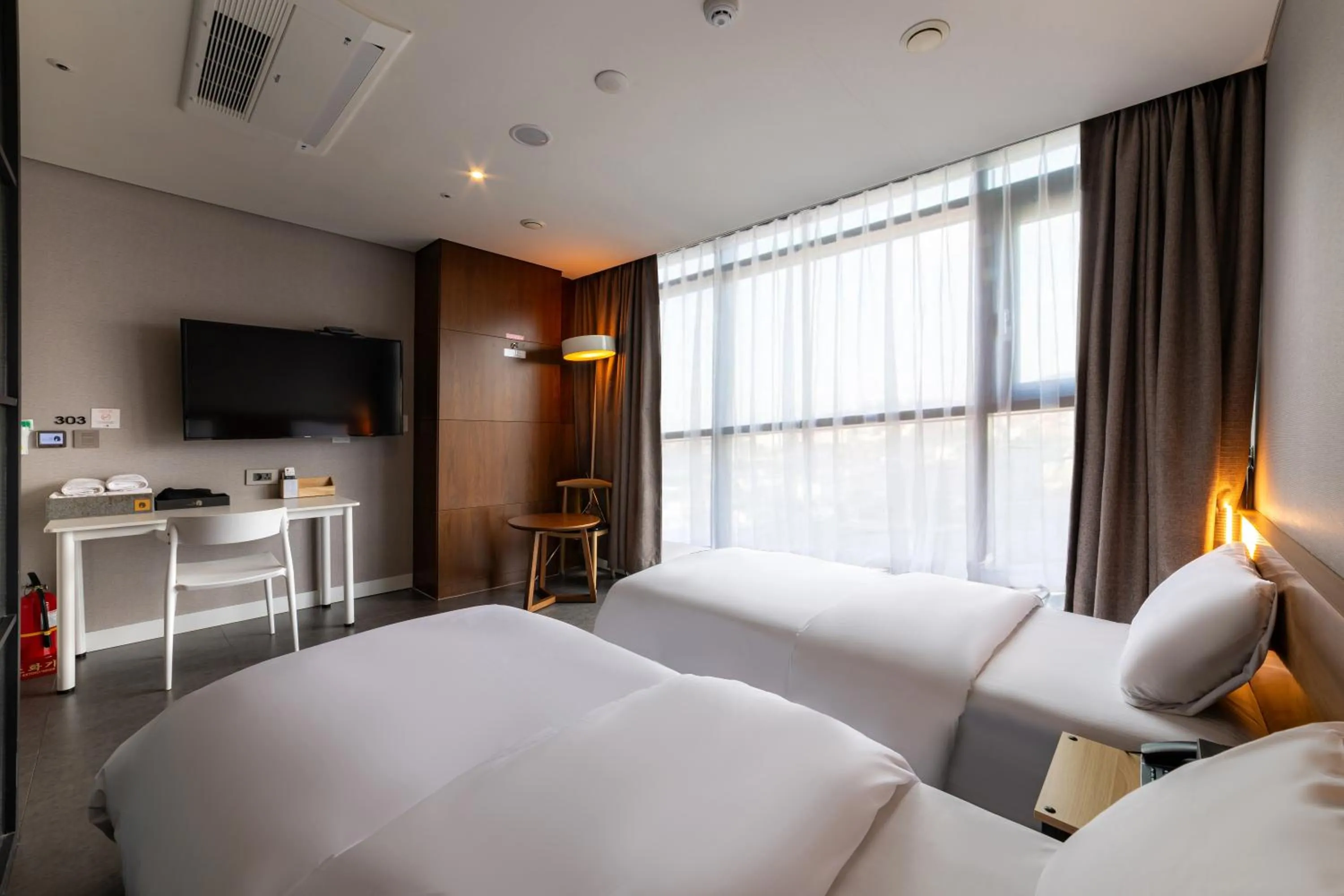 Bed in Hotel The Designers Seoul Station