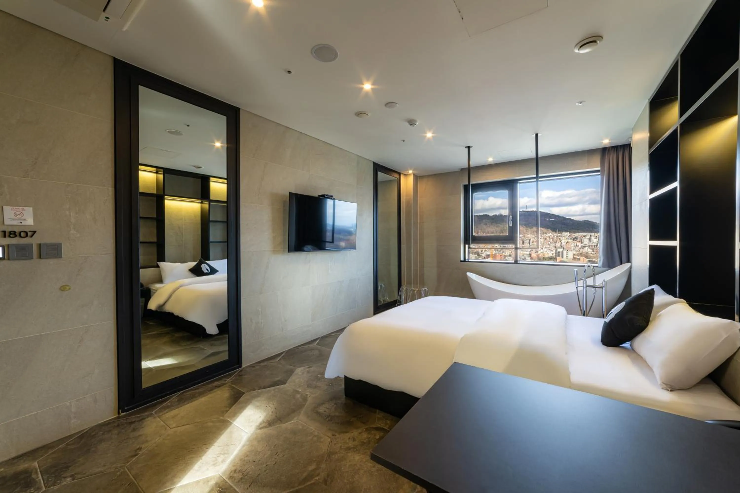 Bed in Hotel The Designers Seoul Station