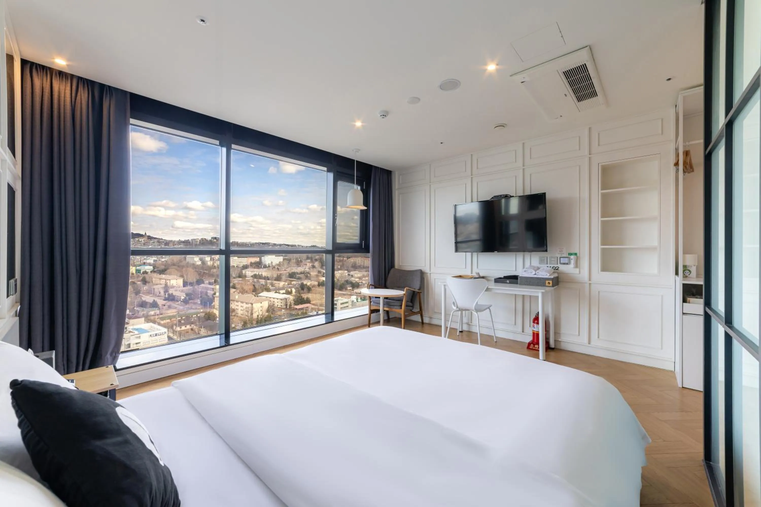 Bed in Hotel The Designers Seoul Station