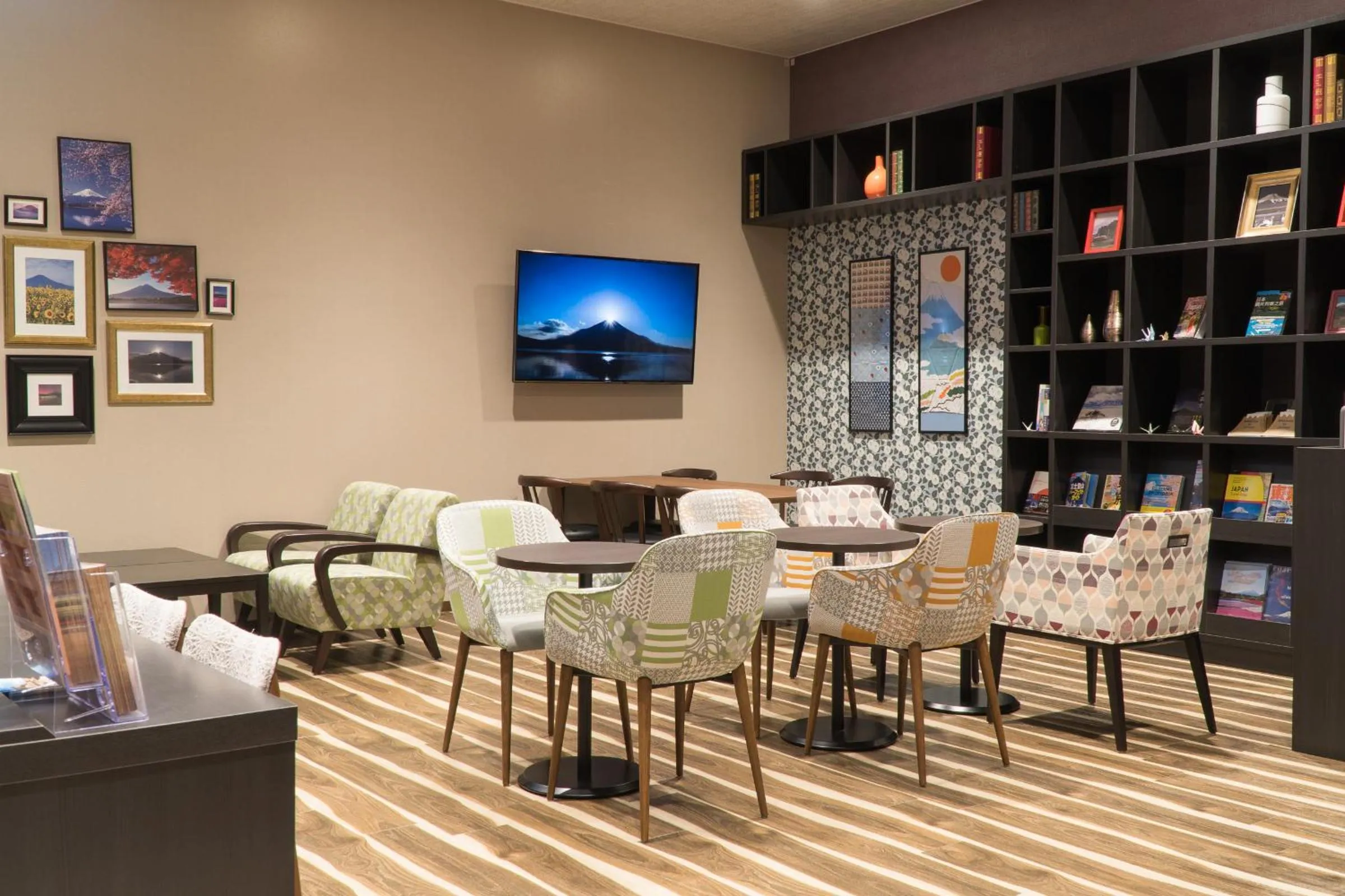 Lounge or bar in Mt.Fuji Cabin & Lounge Highland Station Inn (Capsule Hotel)