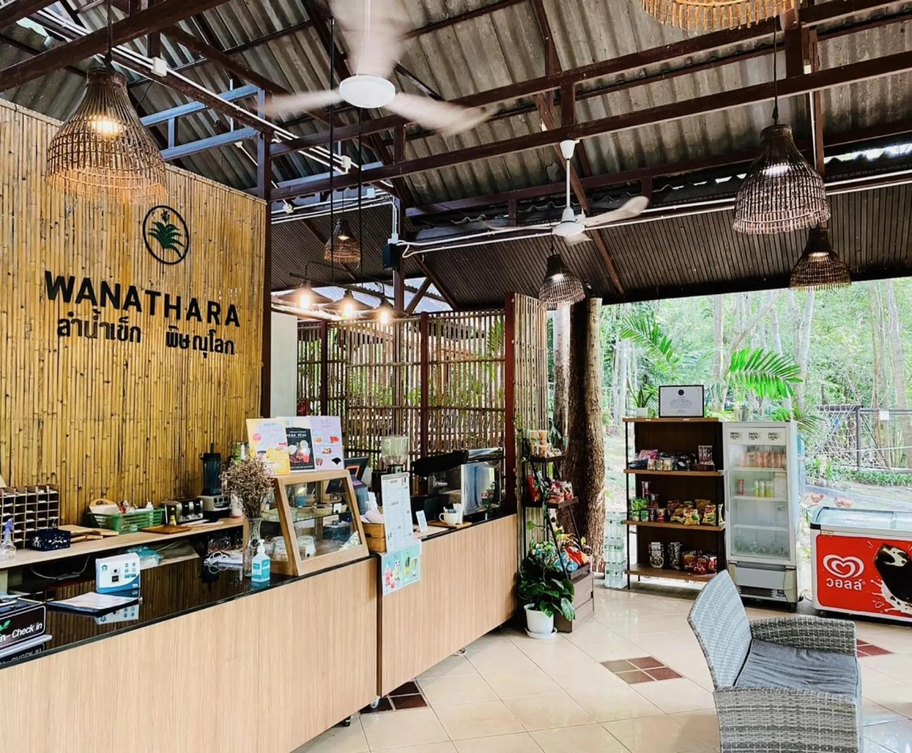 Restaurant/places to eat in Wanathara Resort