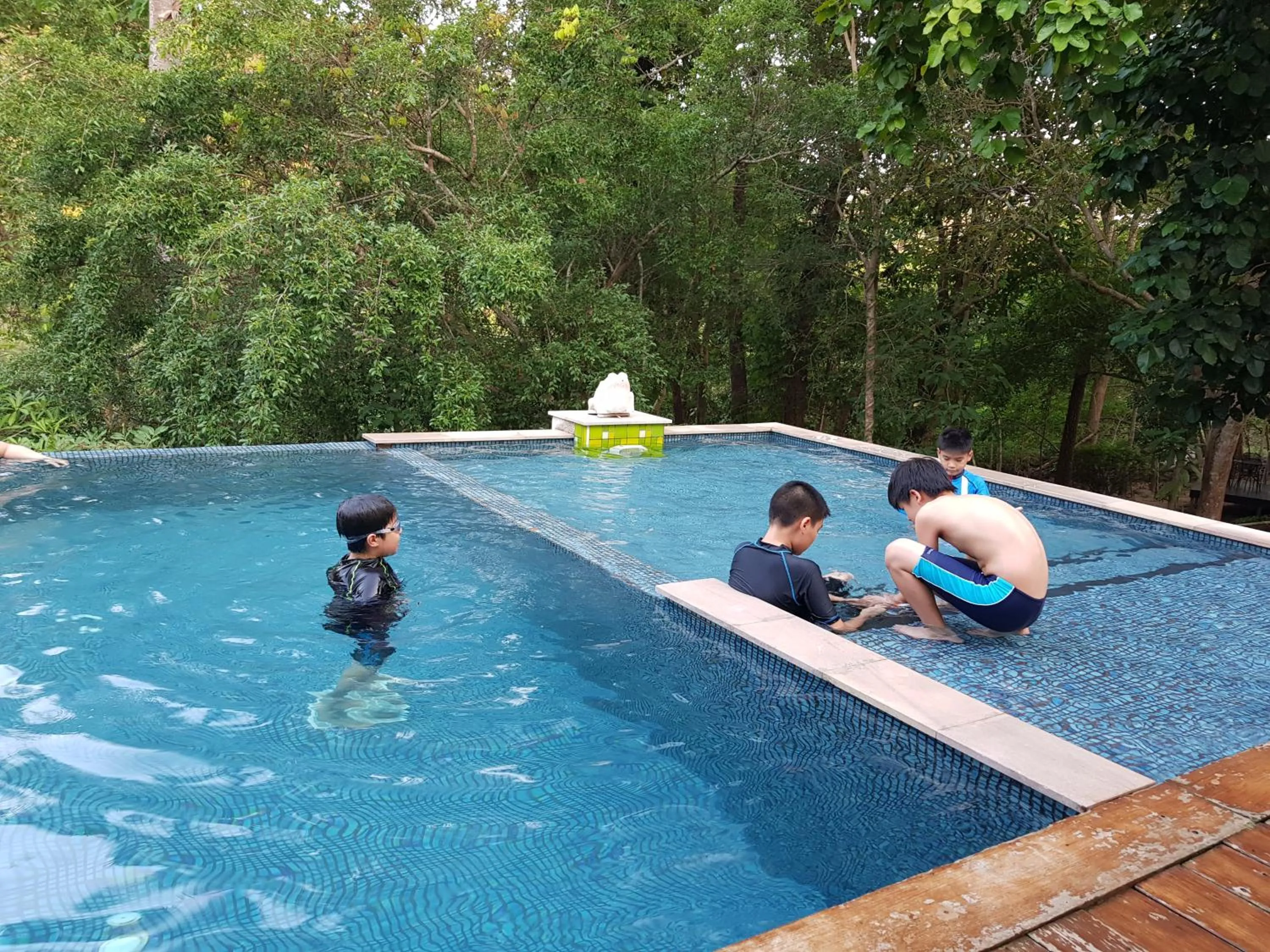 Swimming pool in Wanathara Resort