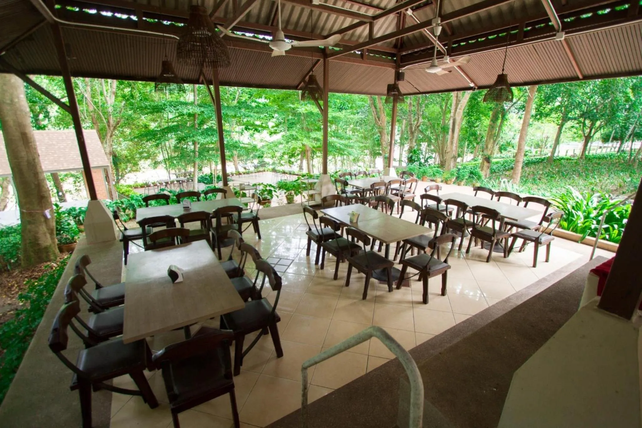 Restaurant/places to eat in Wanathara Resort