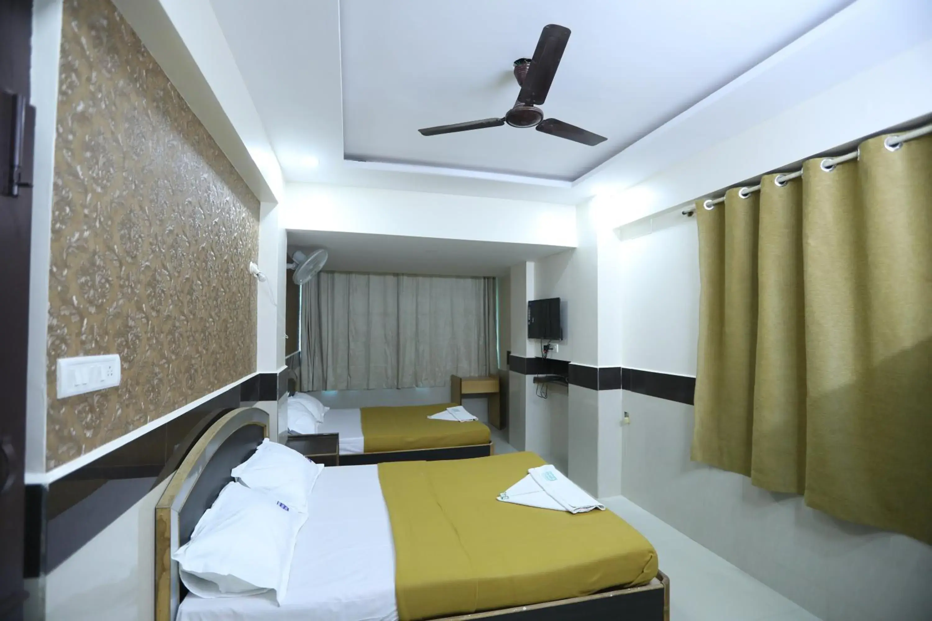 Photo of the whole room, Bed in Hotel Embassy Photo of the whole room, Bed in Hotel Embassy