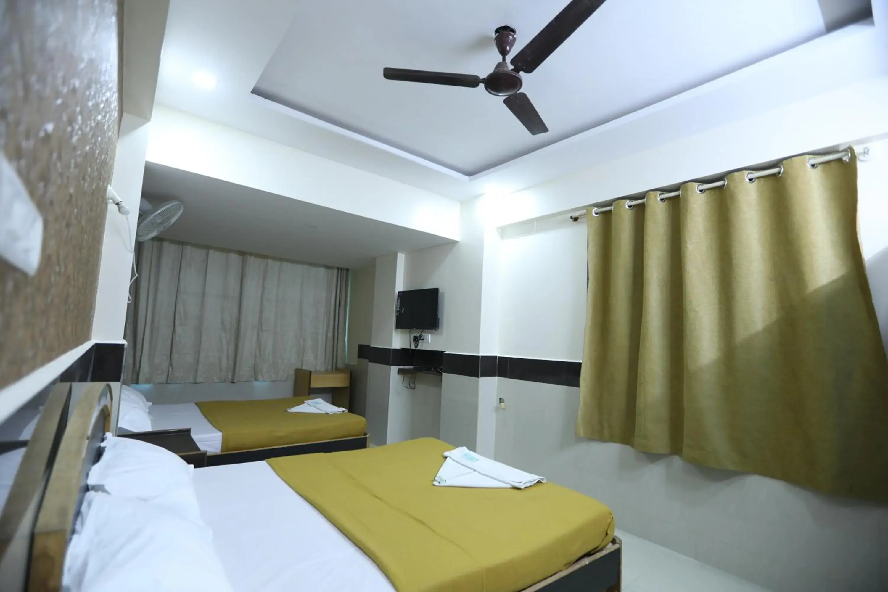 Photo of the whole room, Bed in Hotel Embassy Photo of the whole room, Bed in Hotel Embassy