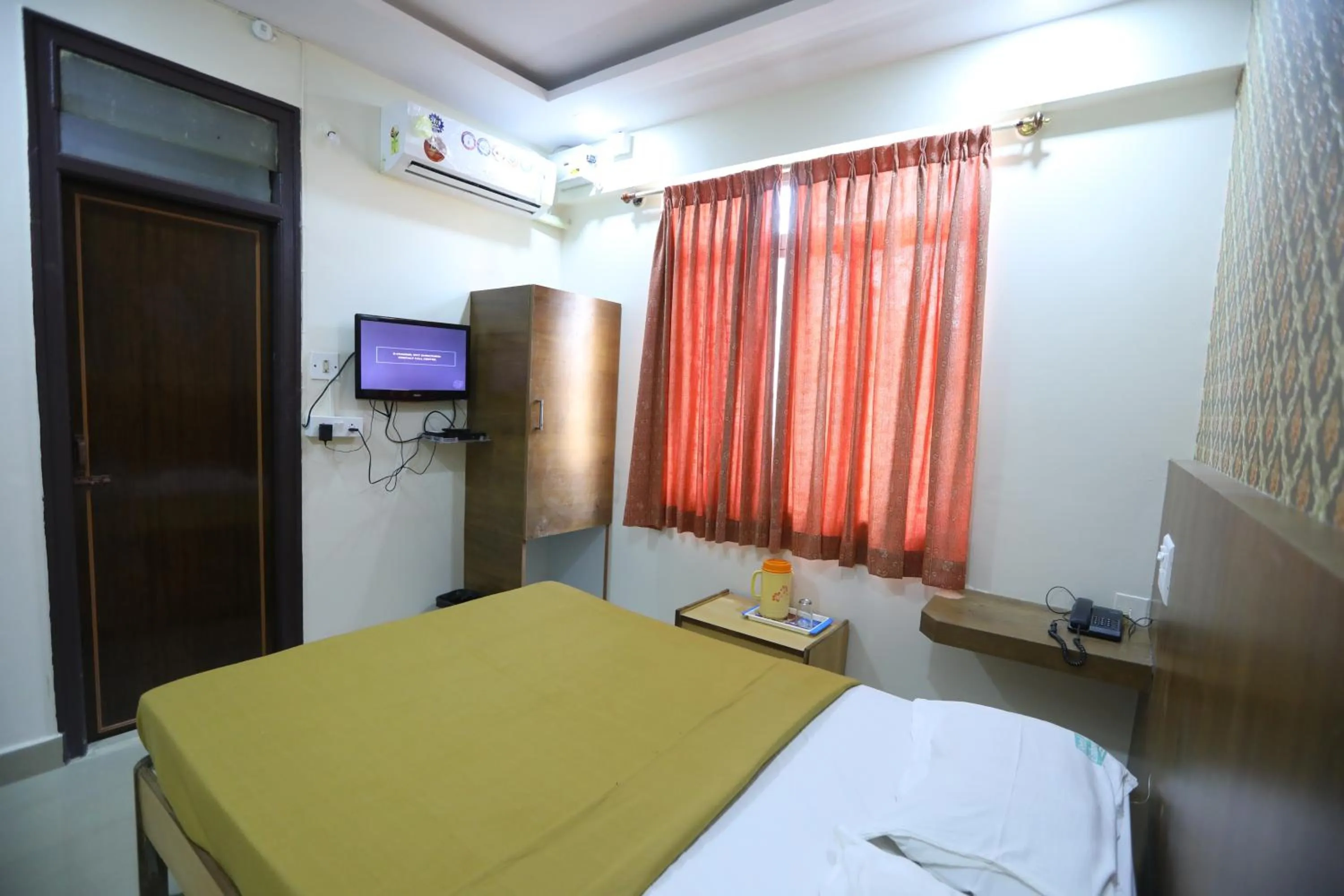 Bed in Hotel Embassy