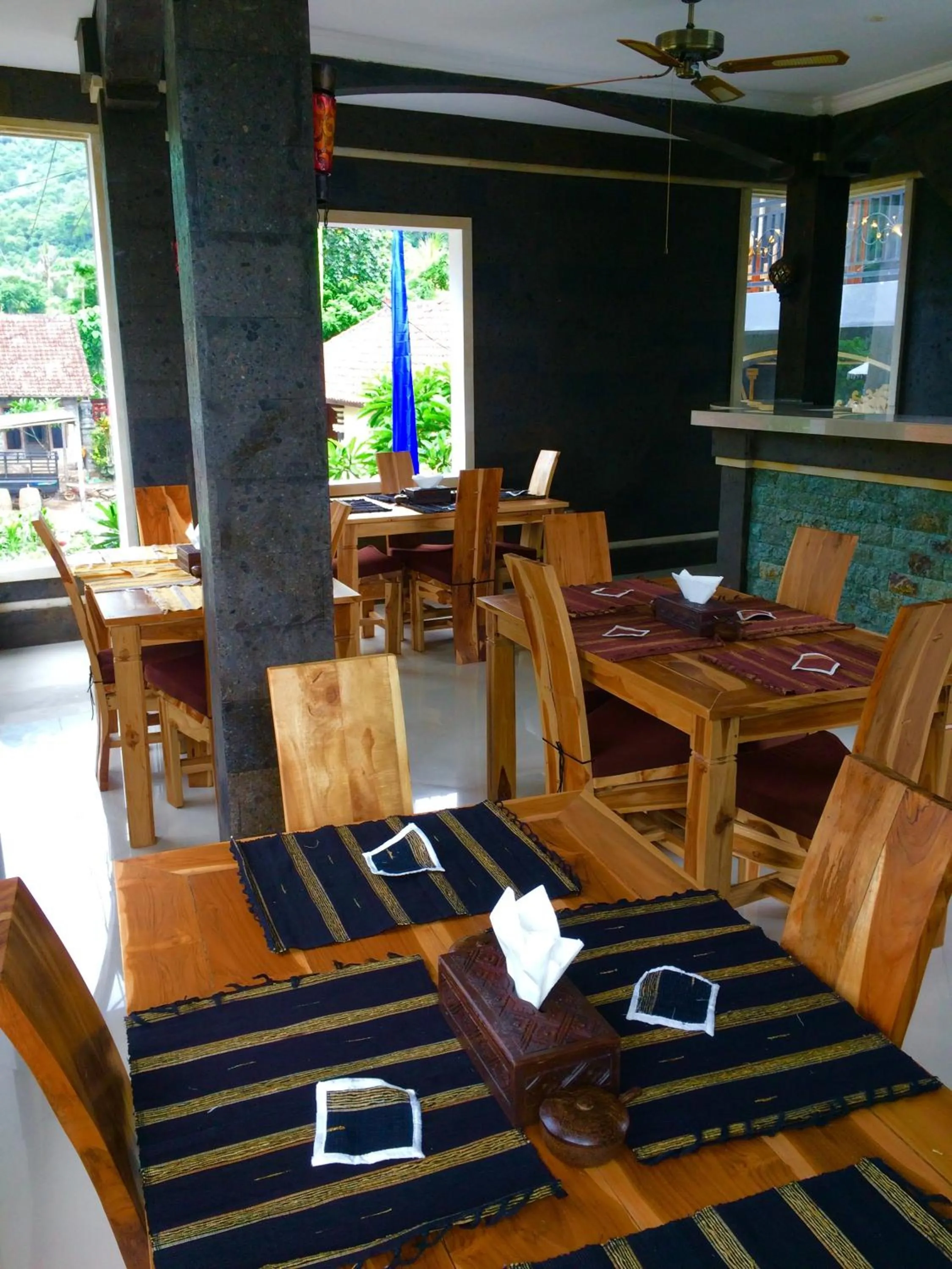 Restaurant/places to eat in Amed Romance House