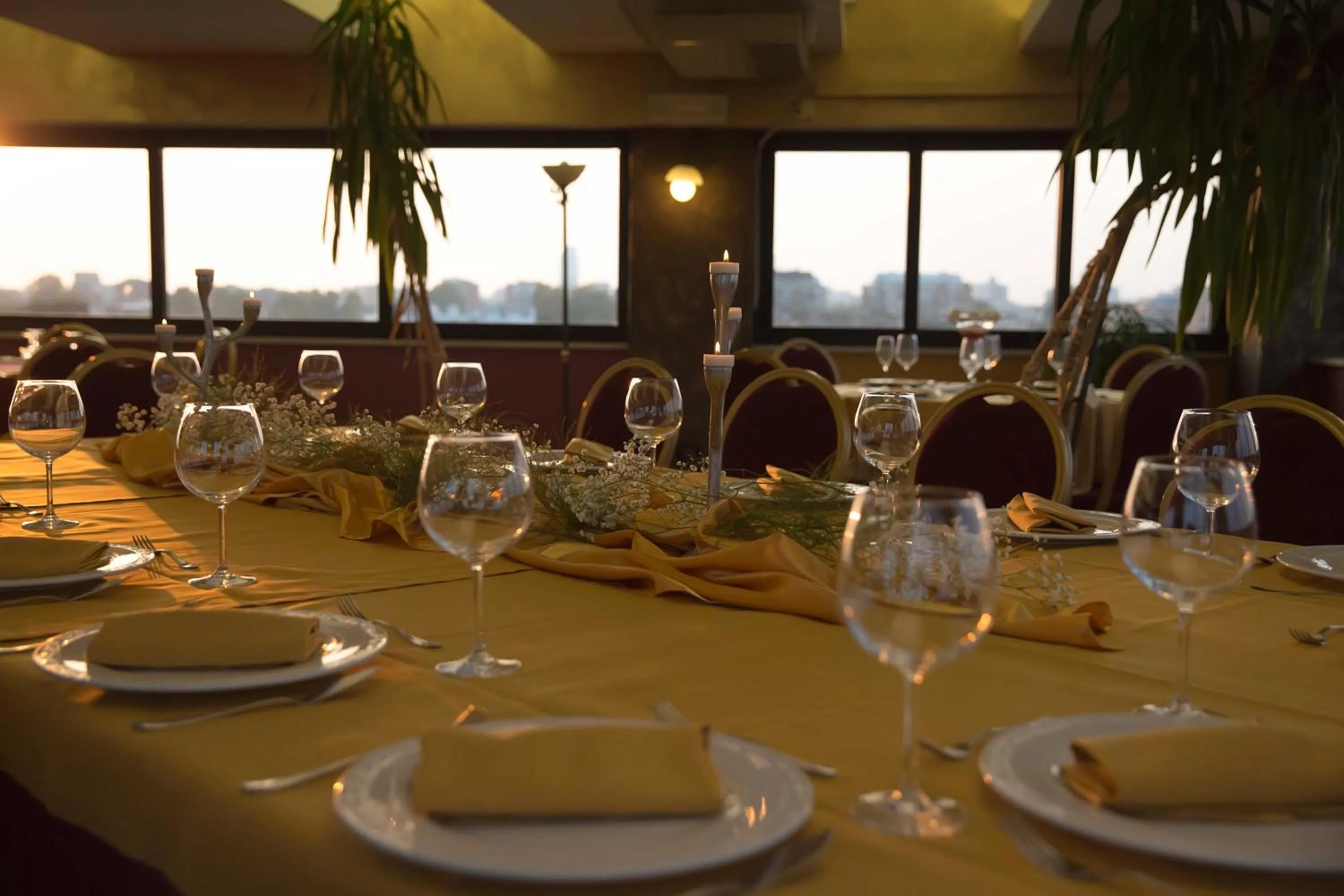 Restaurant/places to eat in Park Hotel