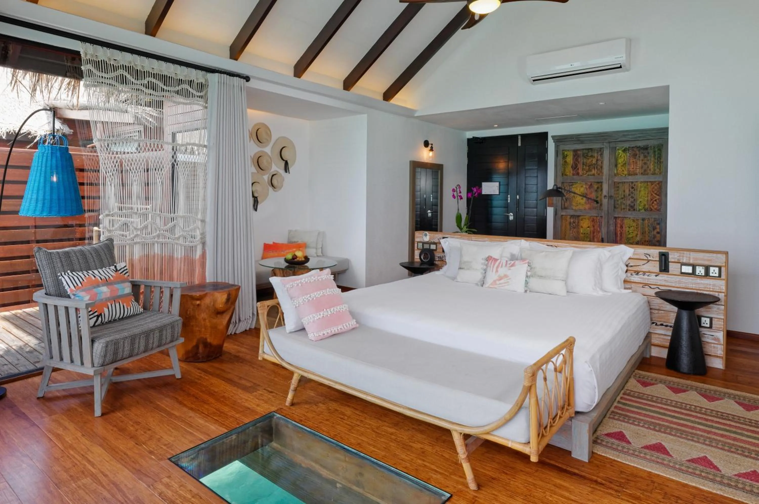 Bed in Grand Park Kodhipparu Maldives