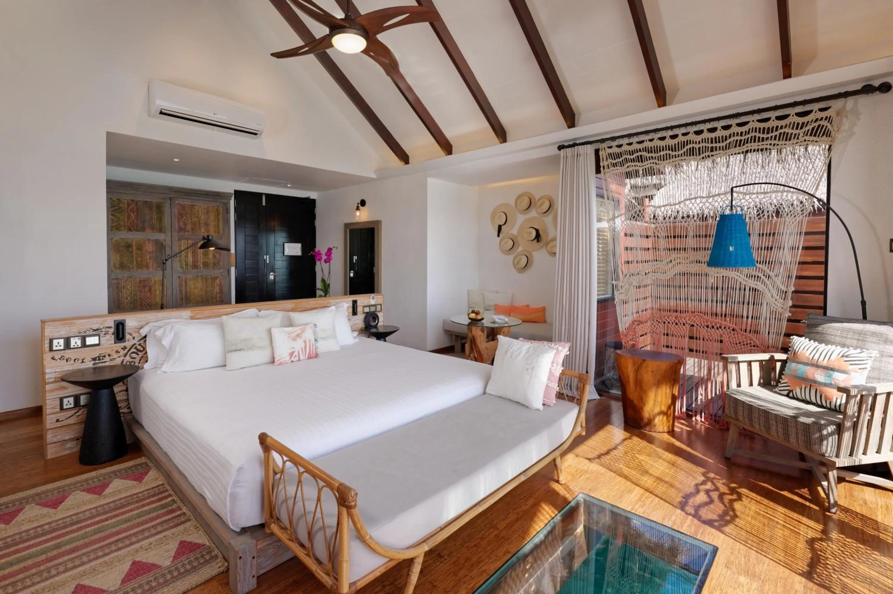 Bed in Grand Park Kodhipparu Maldives