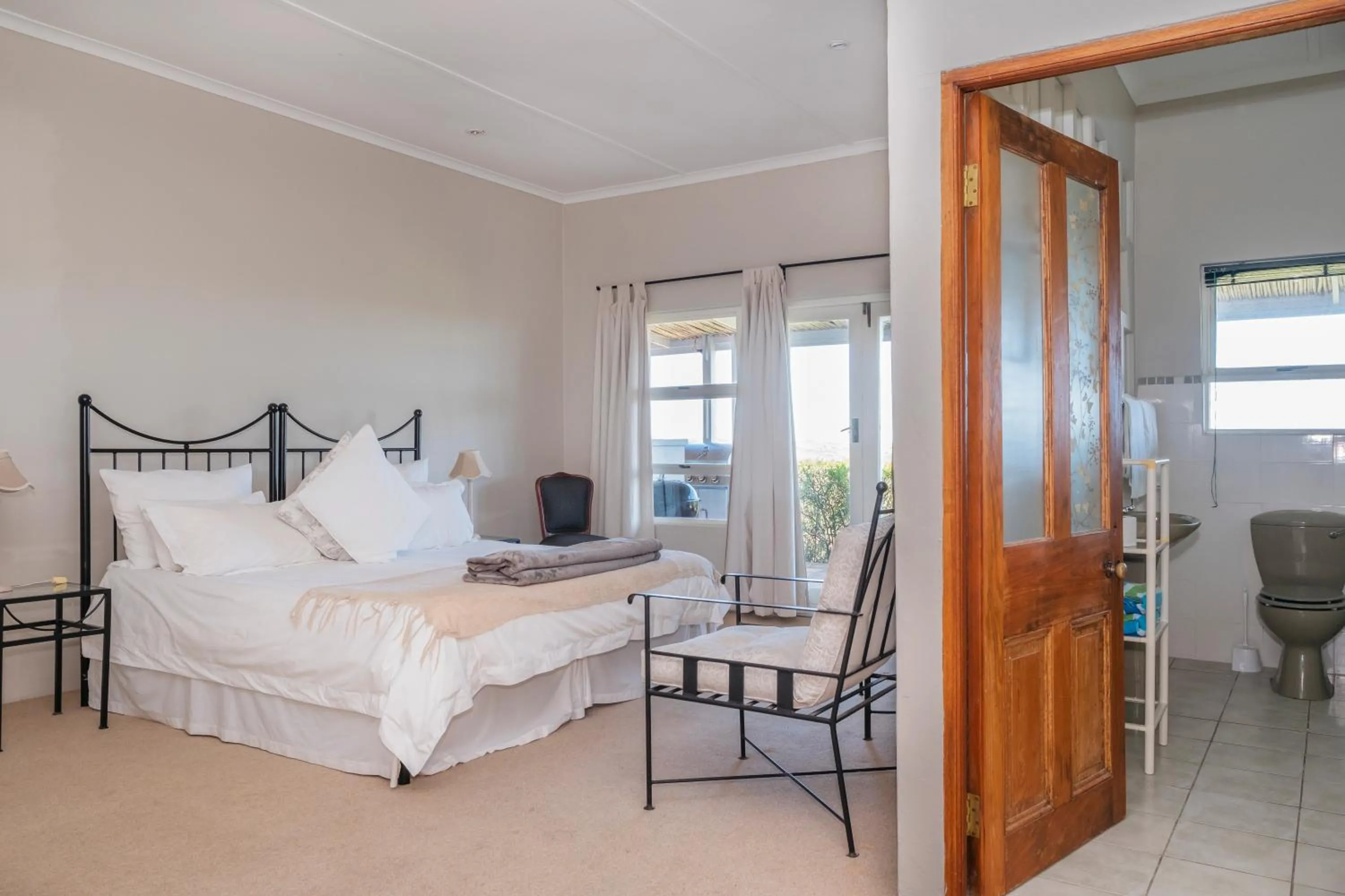 Shower, Bed in Fairhill Nature Reserve and Guest House