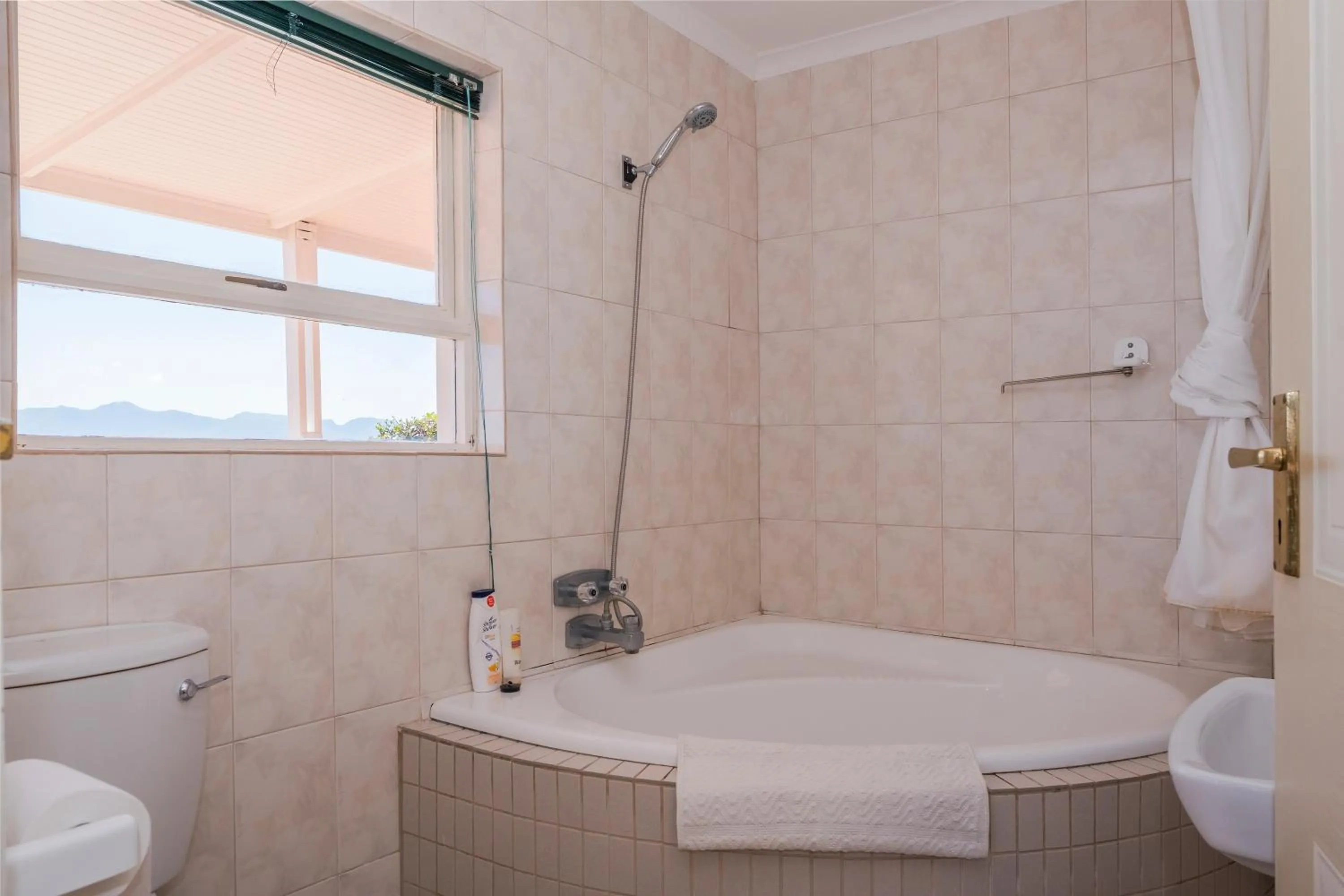 Shower in Fairhill Nature Reserve and Guest House