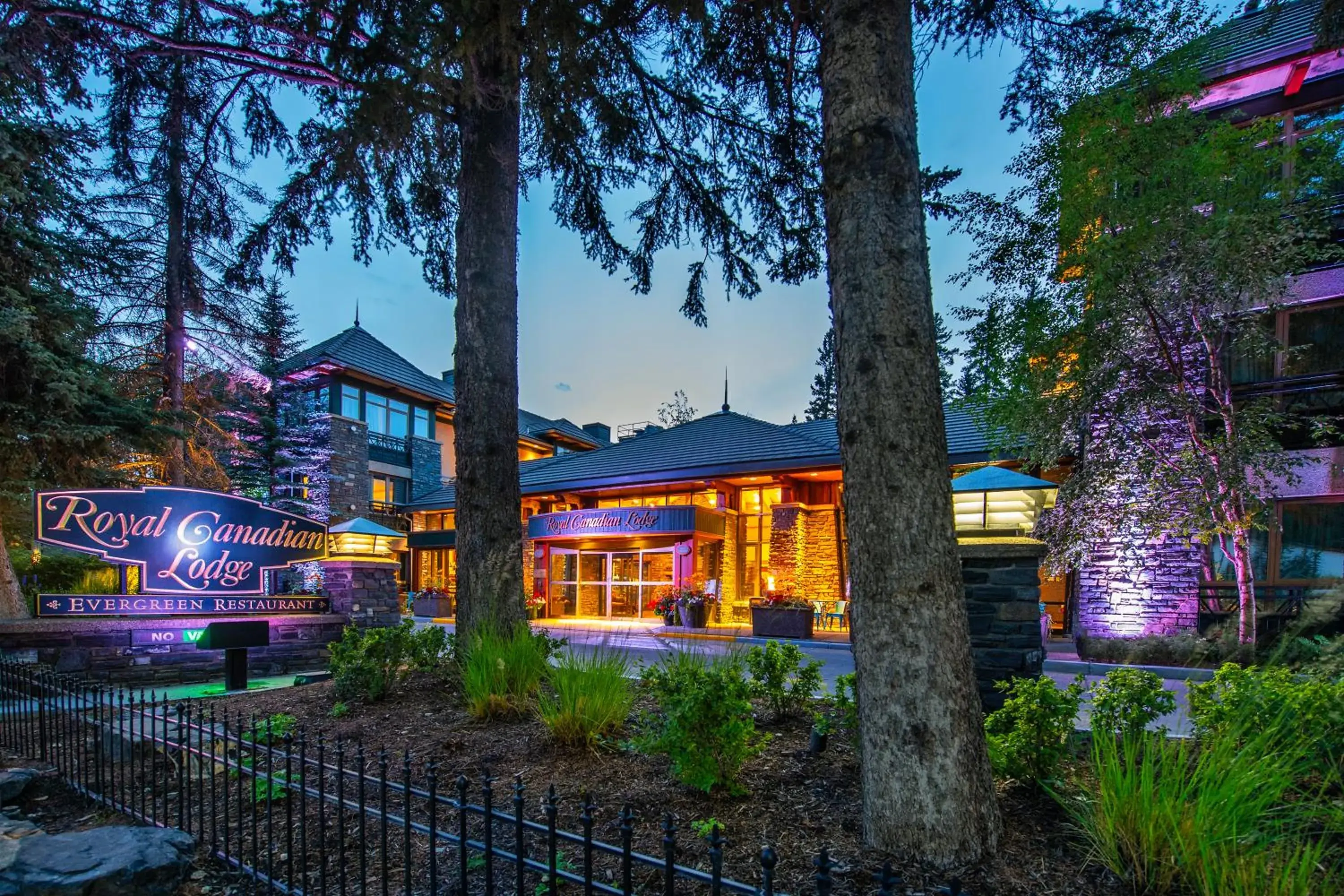Facade/entrance in Royal Canadian Lodge Facade/entrance in Royal Canadian Lodge