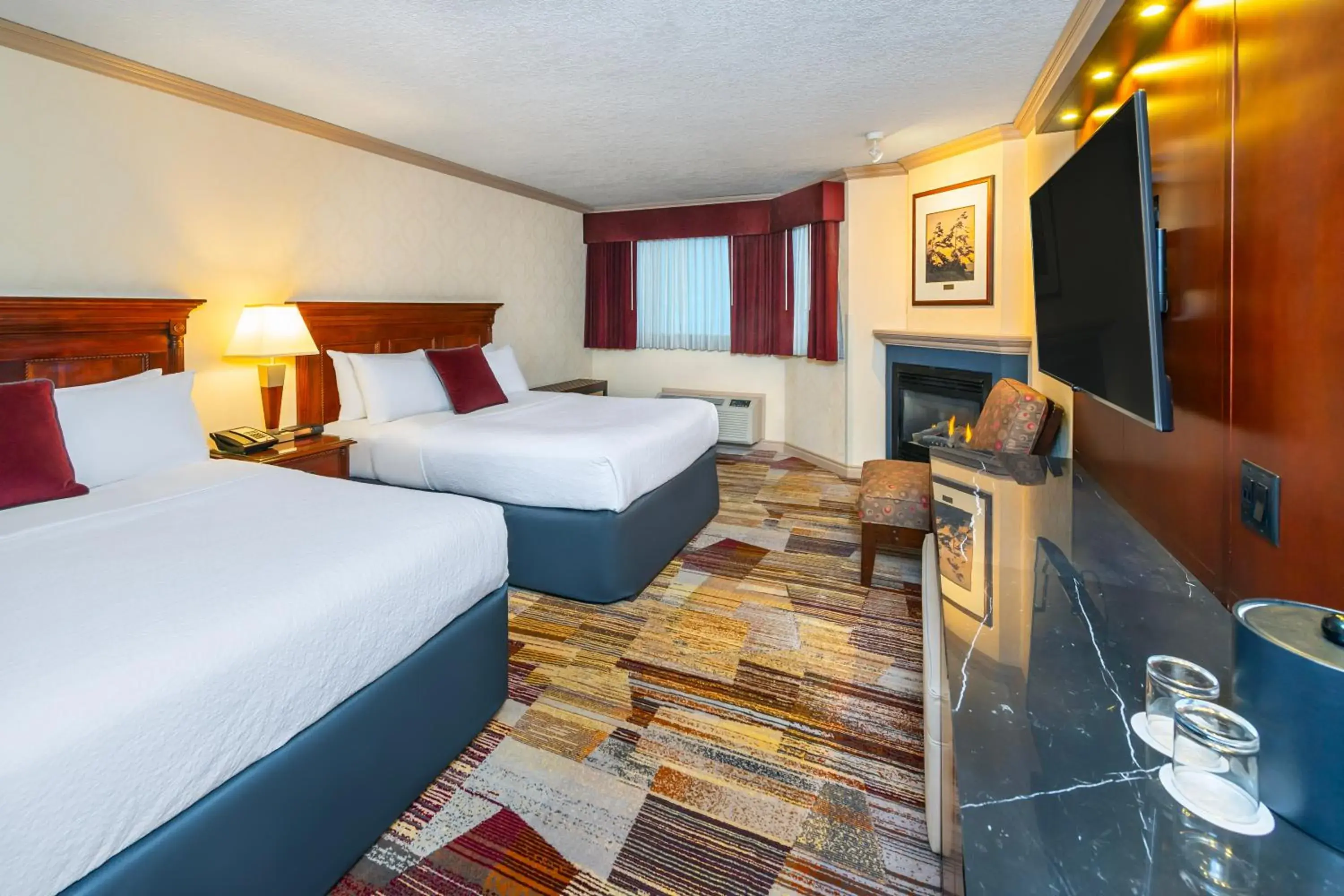 Premier Two Queens Fireplace in Royal Canadian Lodge Premier Two Queens Fireplace in Royal Canadian Lodge