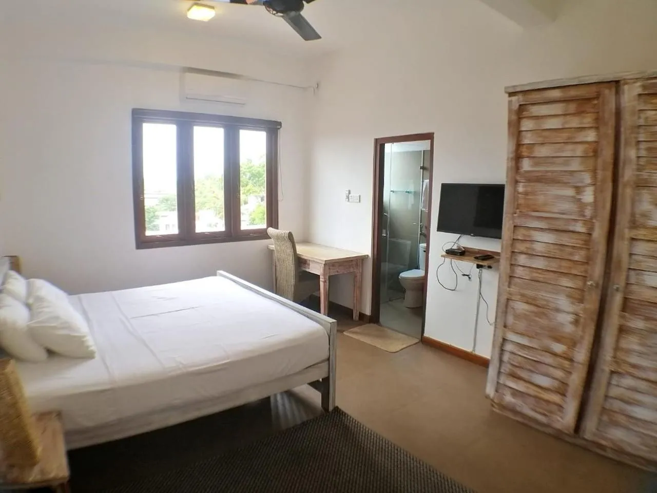 Photo of the whole room, Bed in Iddamal Apartments