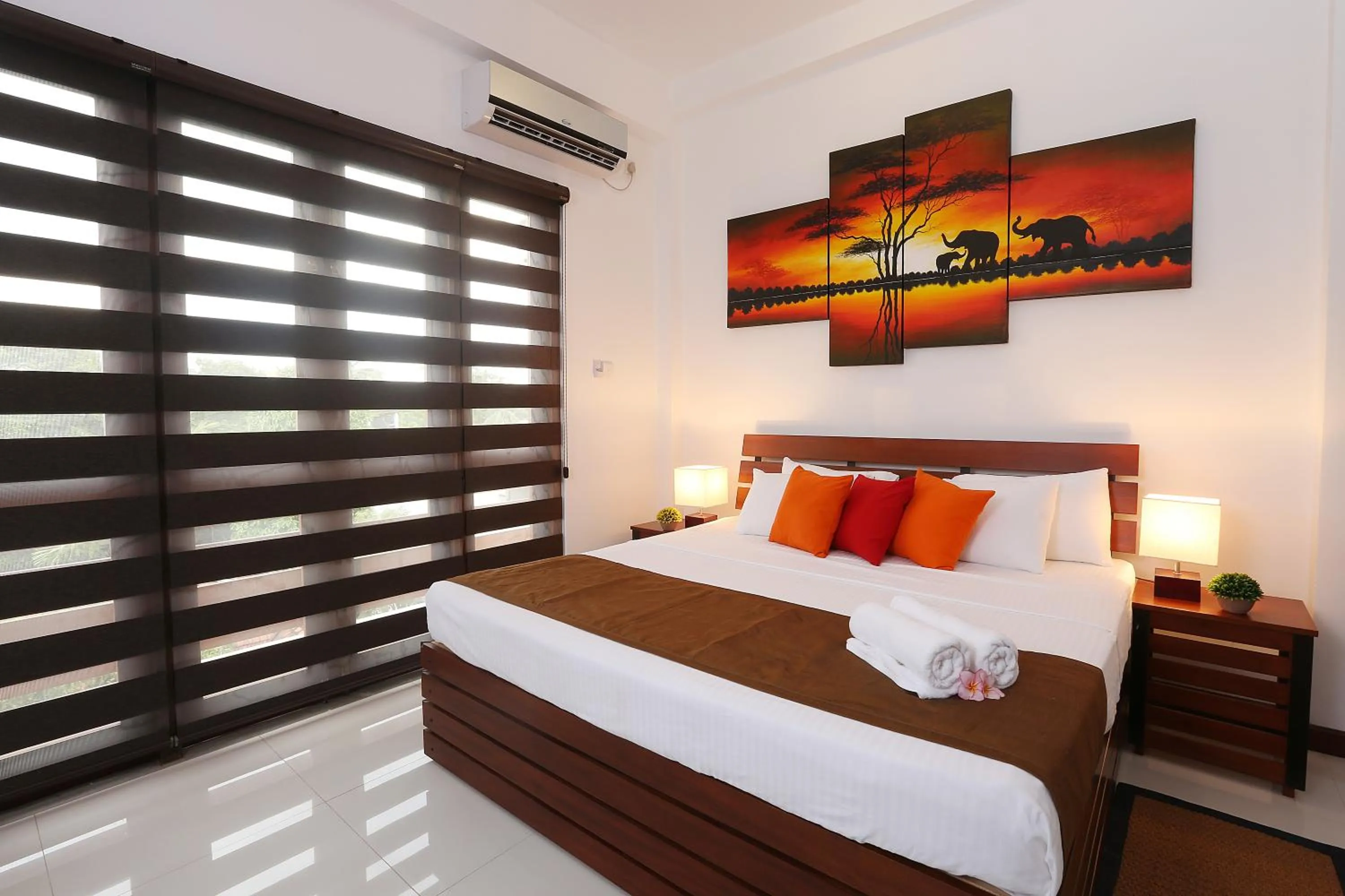 Photo of the whole room, Bed in Iddamal Apartments