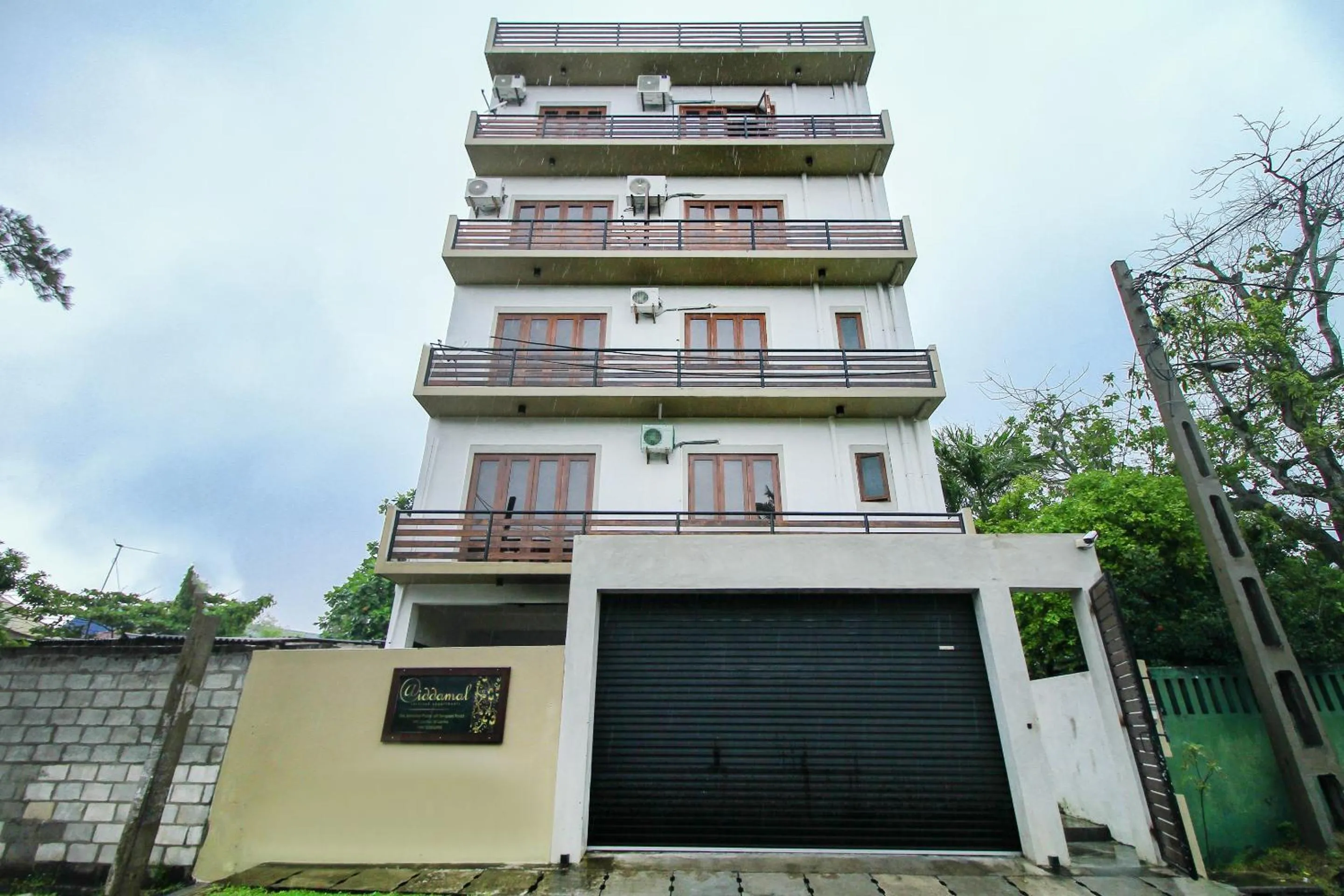 Facade/entrance in Iddamal Apartments