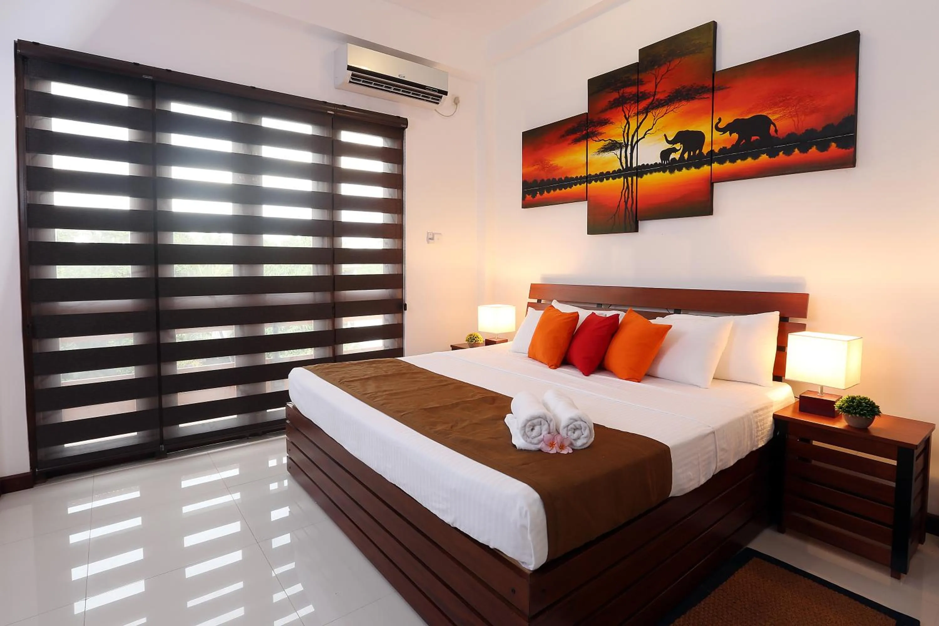 Photo of the whole room, Bed in Iddamal Apartments
