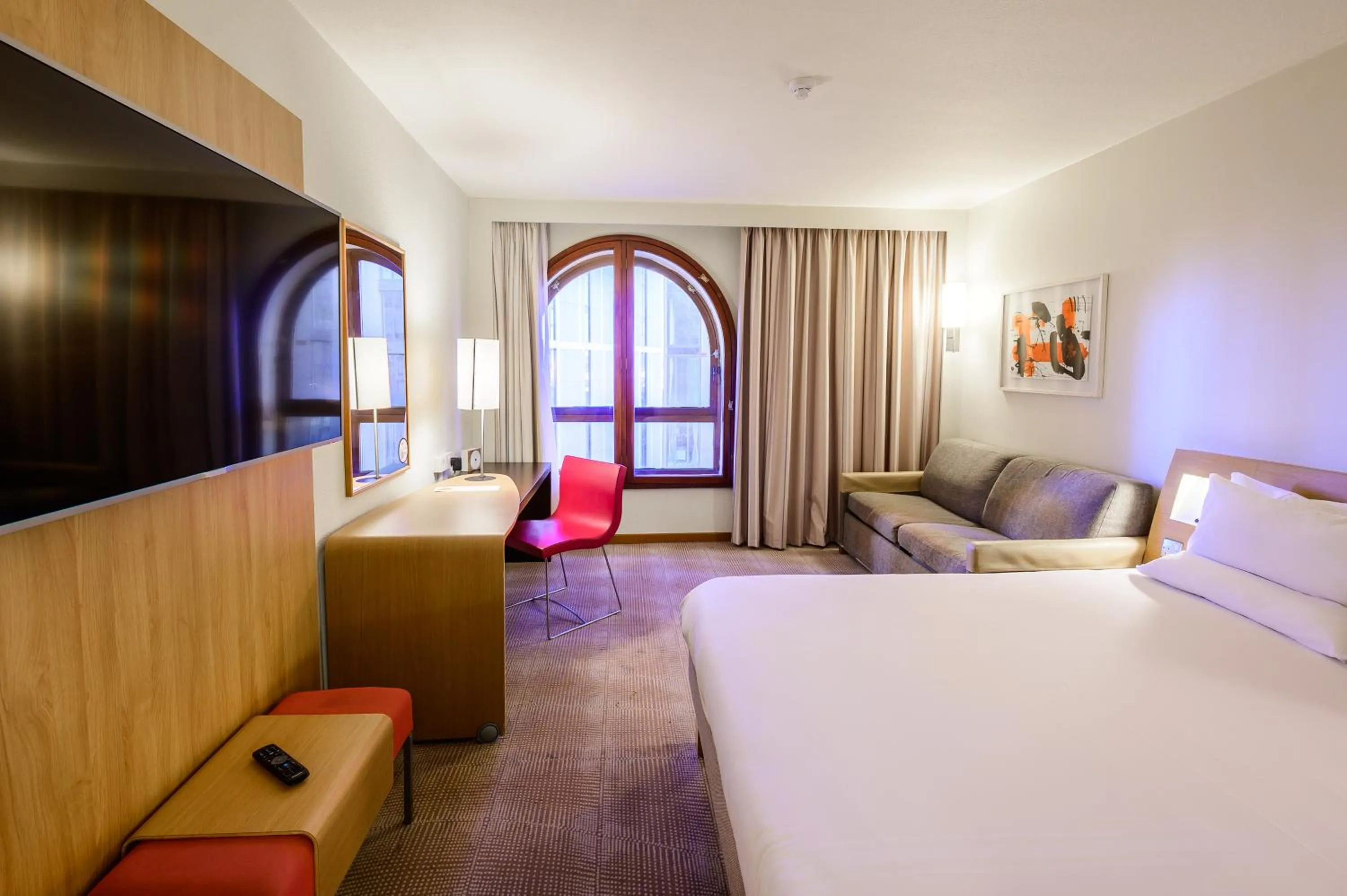 Photo of the whole room, Bed in Novotel Birmingham Centre