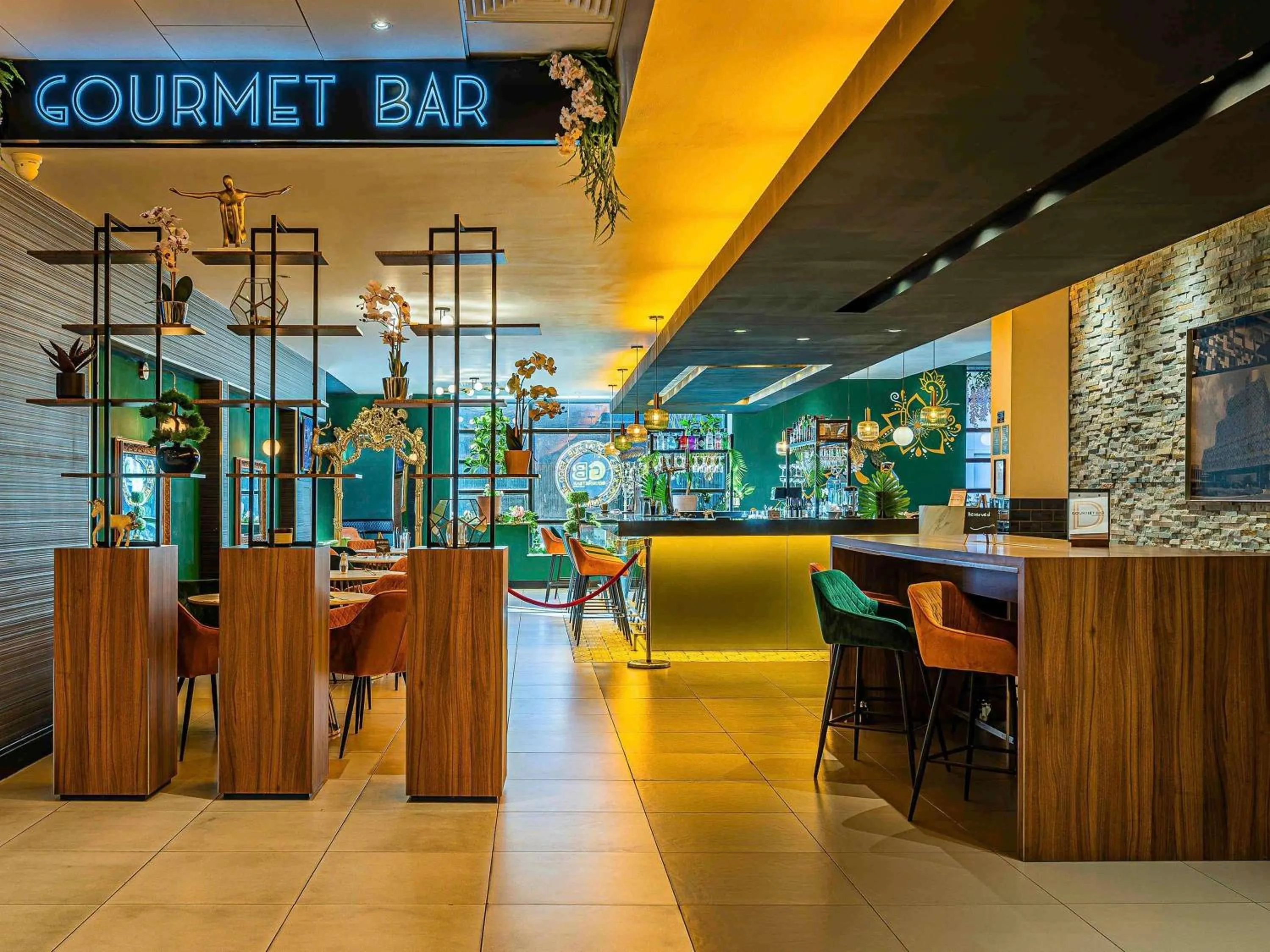 Lounge or bar in Novotel Birmingham Centre