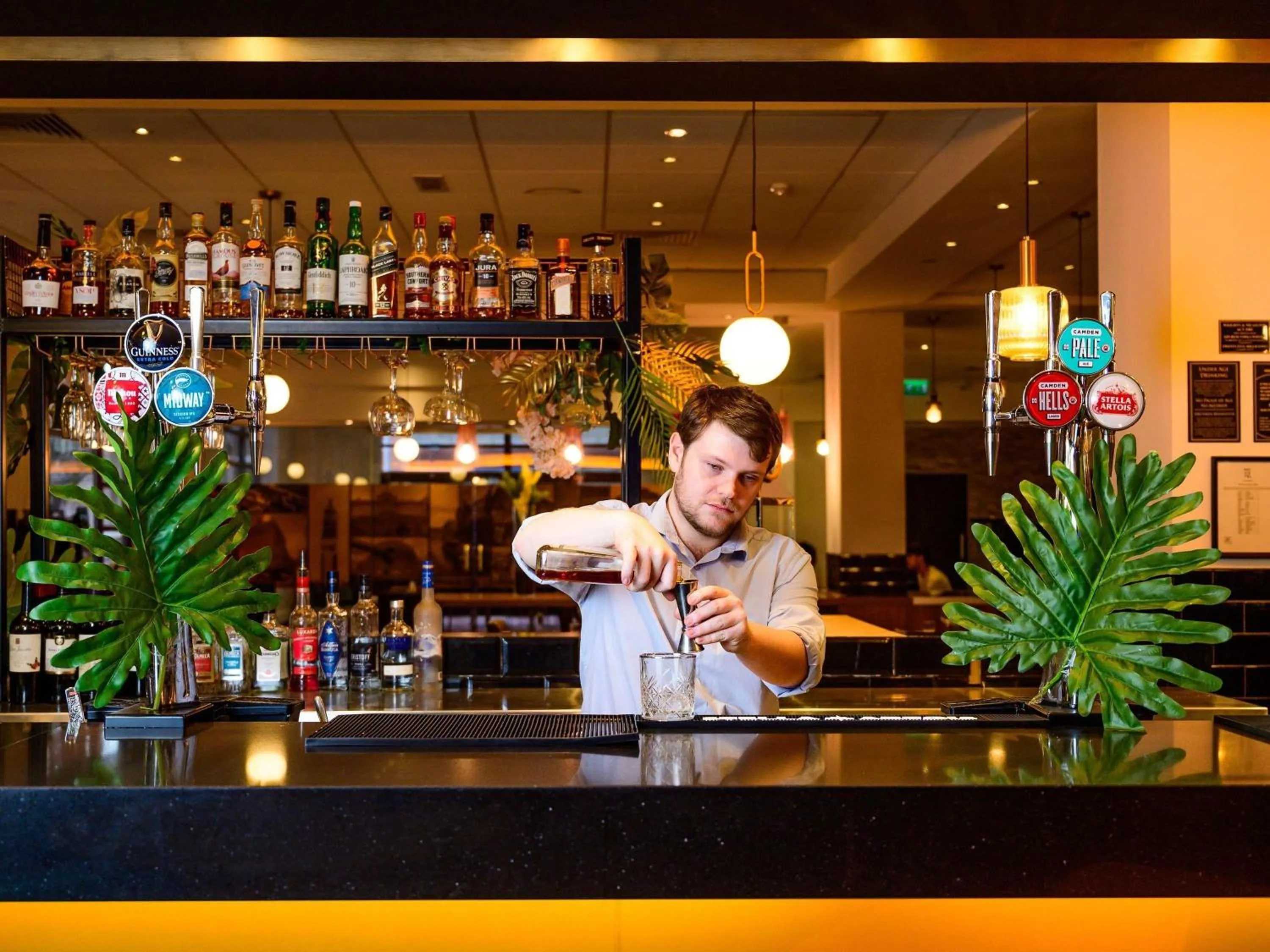 Lounge or bar in Novotel Birmingham Centre