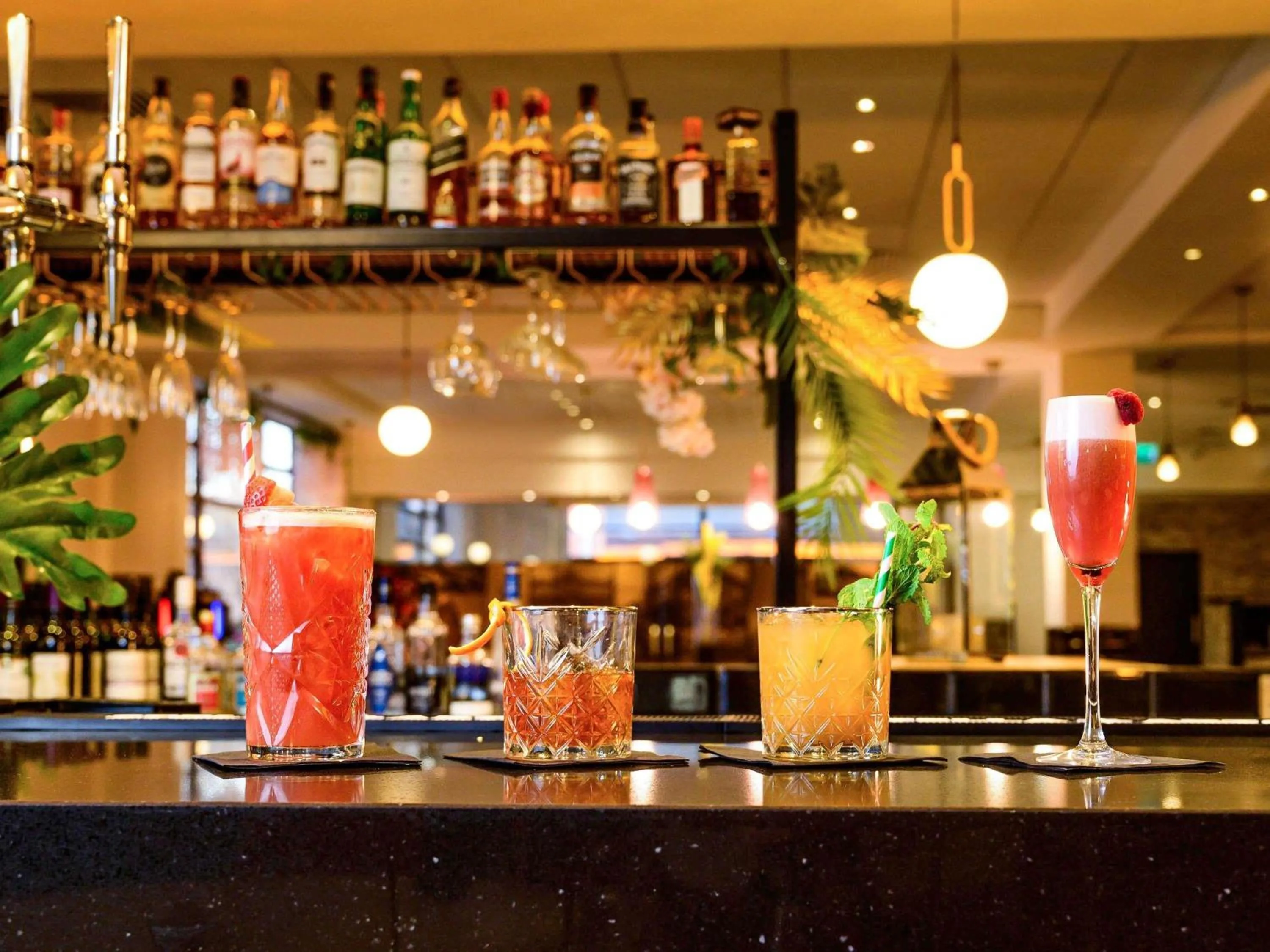 Lounge or bar in Novotel Birmingham Centre