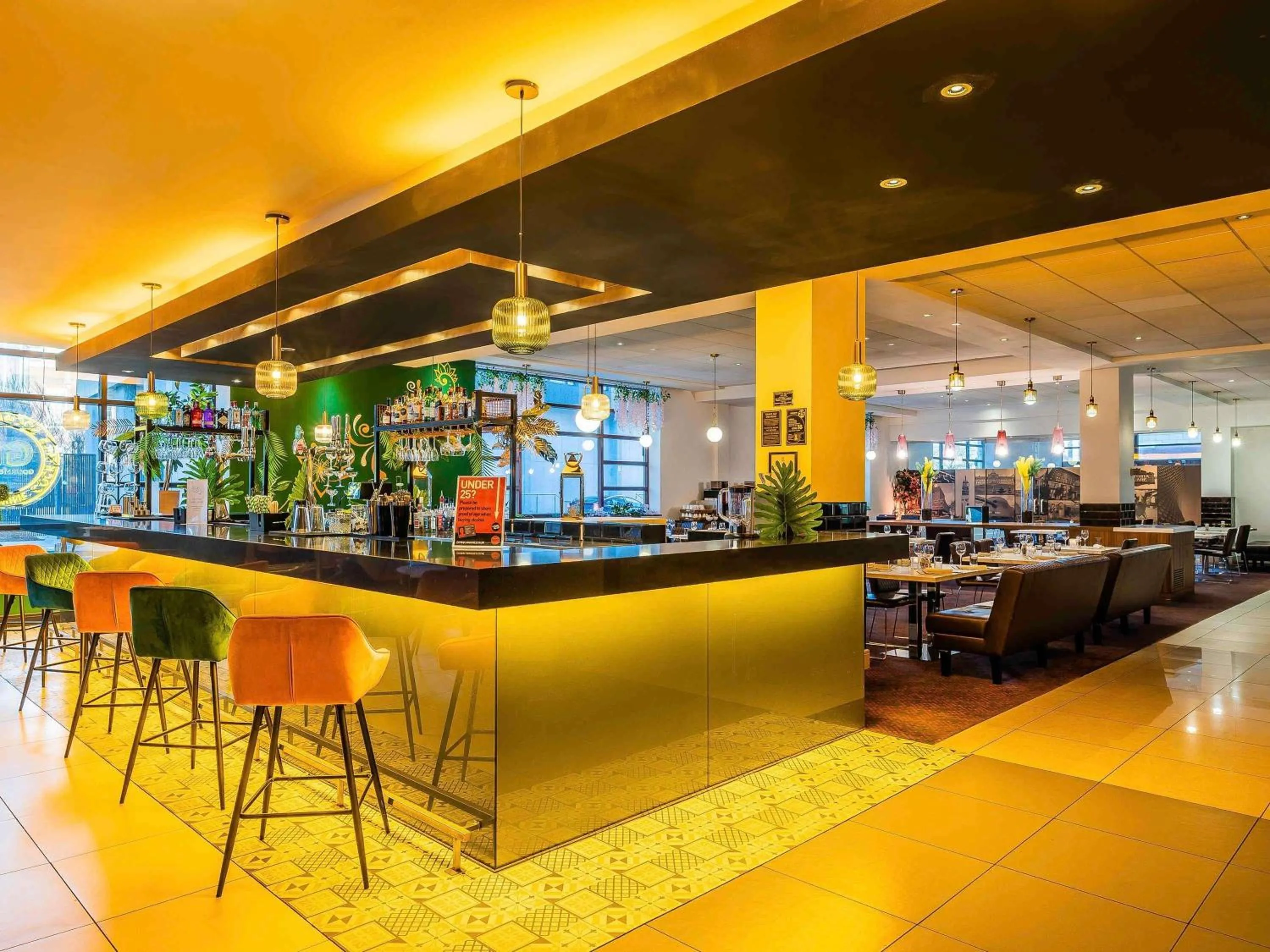 Lounge or bar in Novotel Birmingham Centre