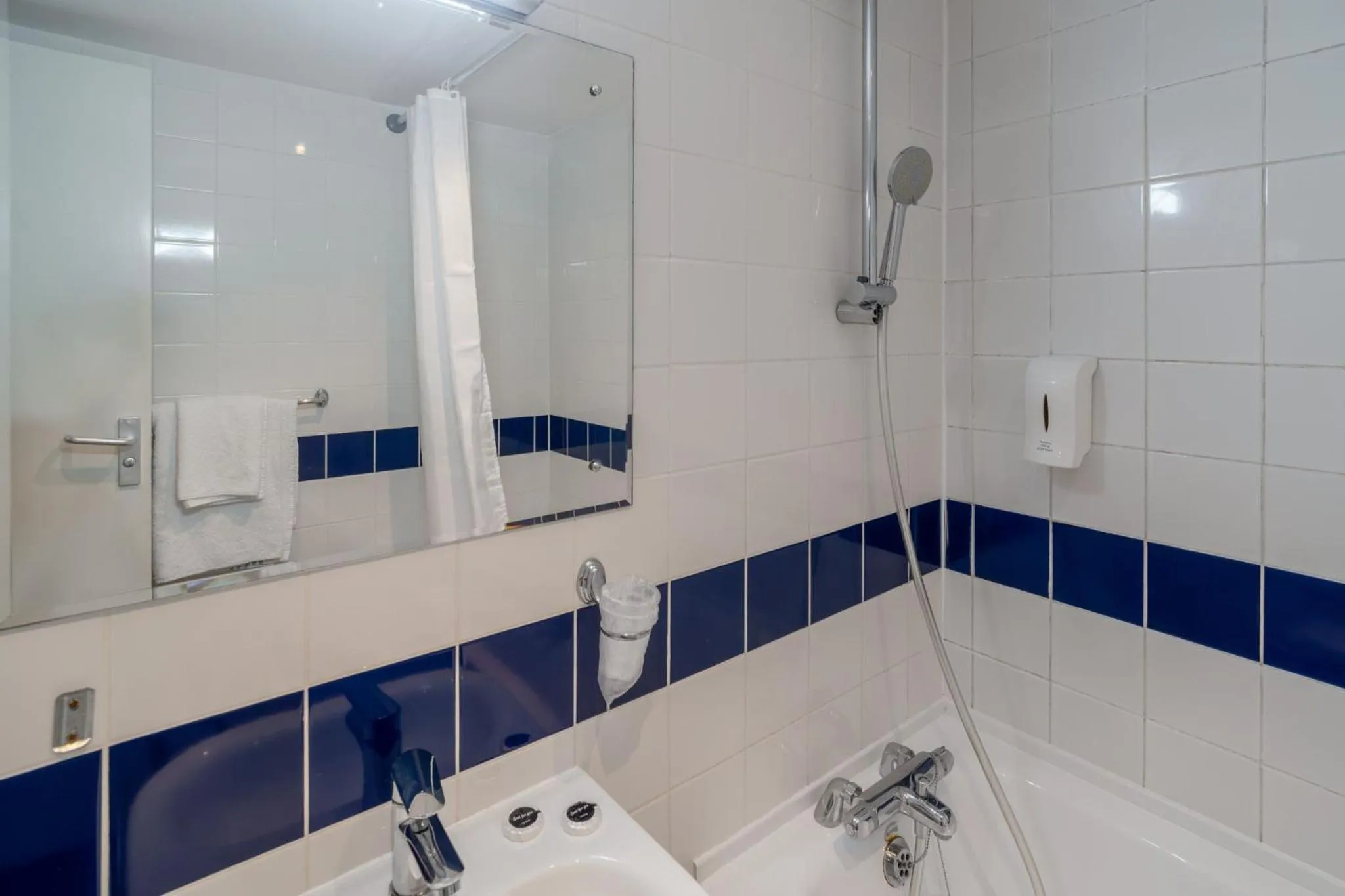 Bed in Carrington House Hotel