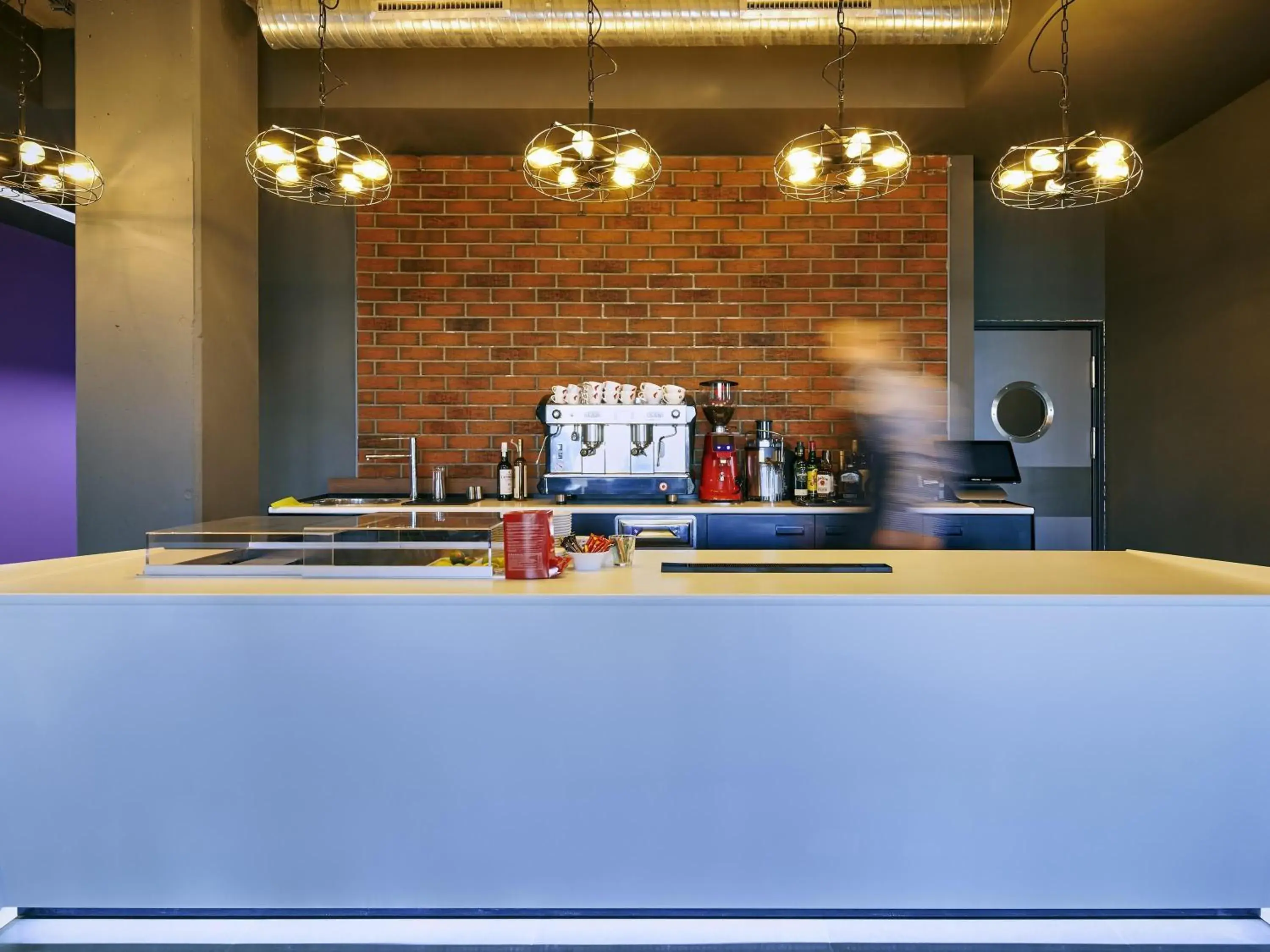 Lounge or bar in ibis Styles Arad Lounge or bar in ibis Styles Arad