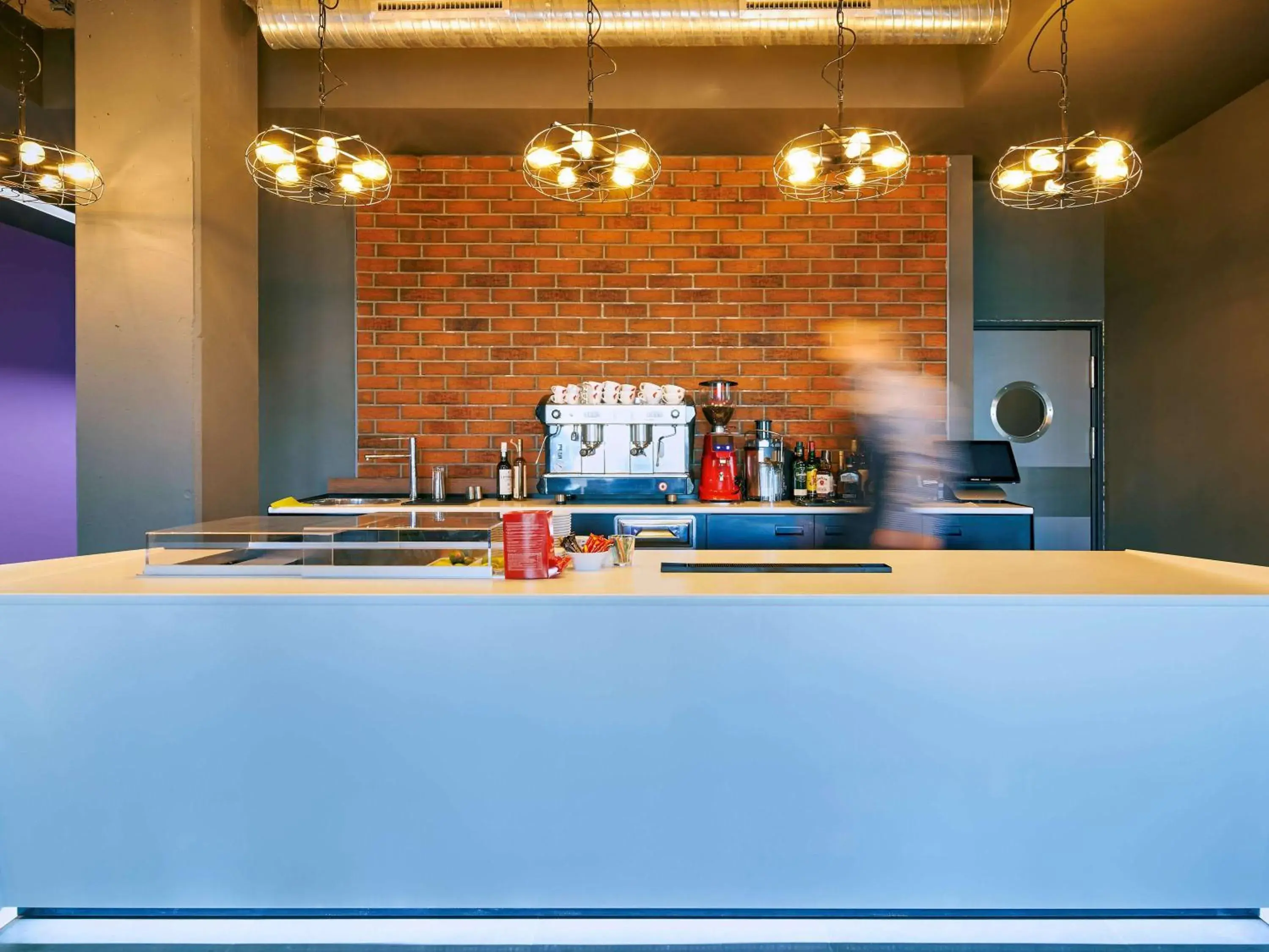 Lounge or bar in ibis Styles Arad Lounge or bar in ibis Styles Arad