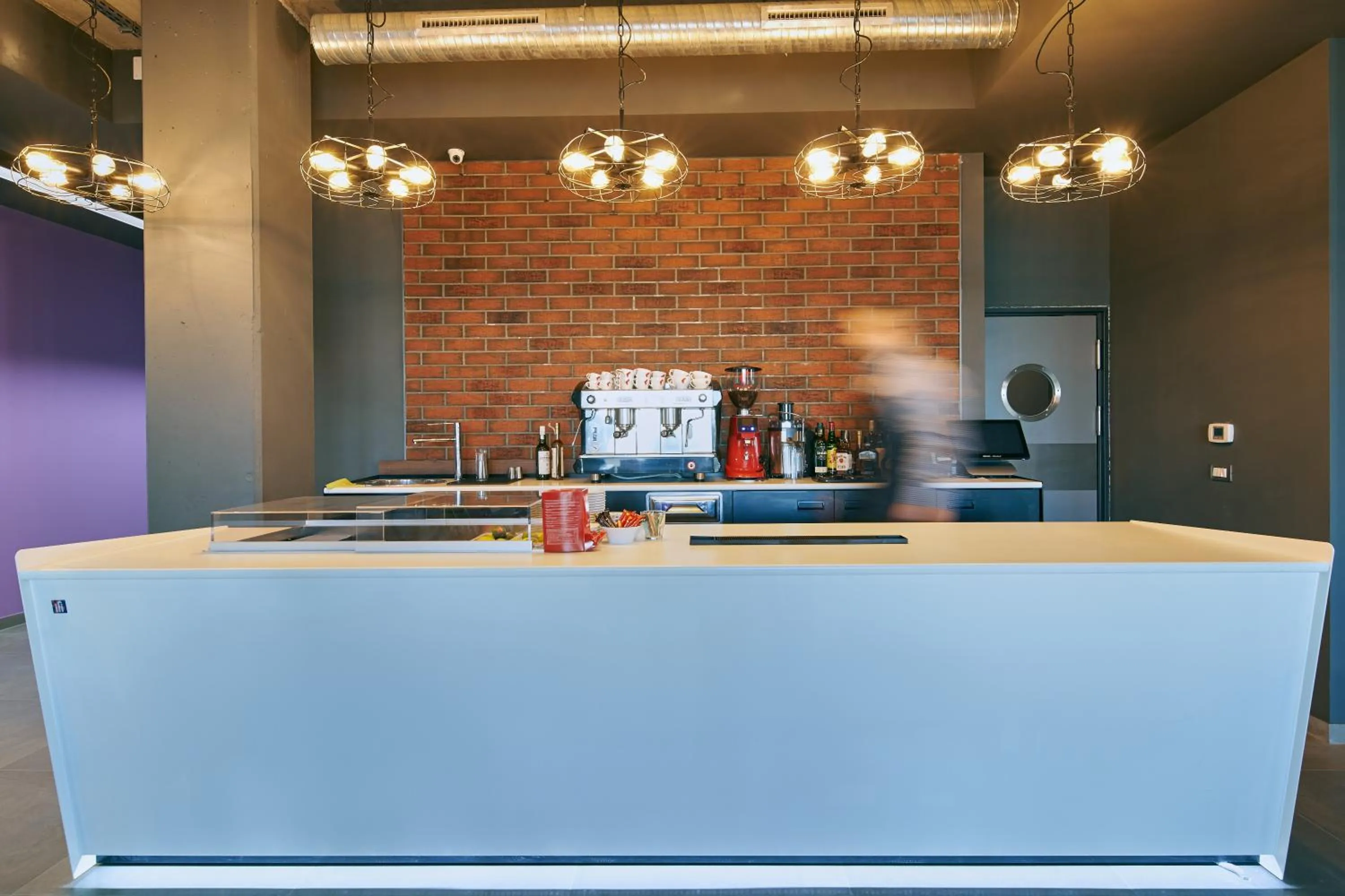 Lounge or bar in ibis Styles Arad