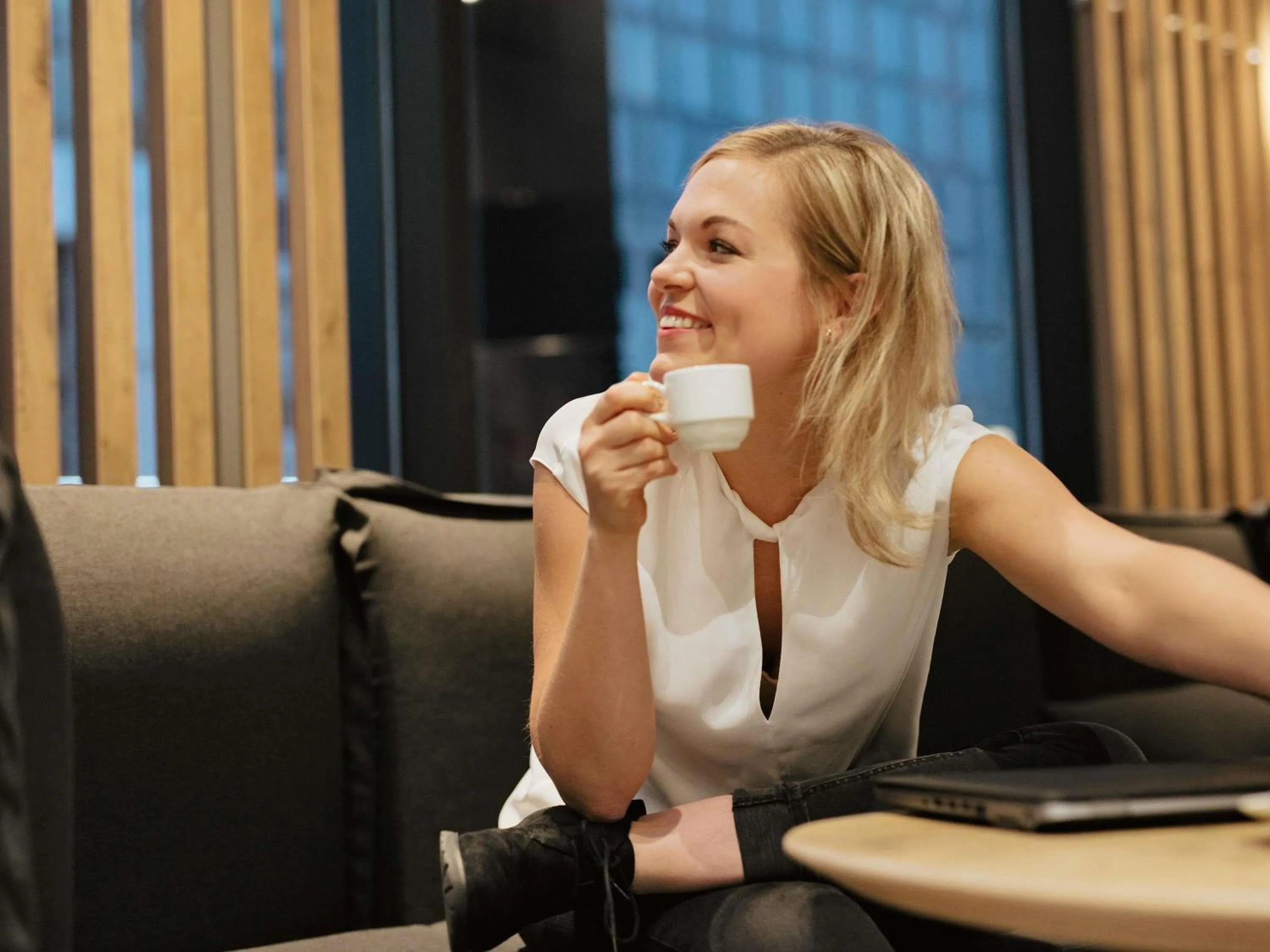 Lounge or bar in ibis Saint Germain en Laye Centre