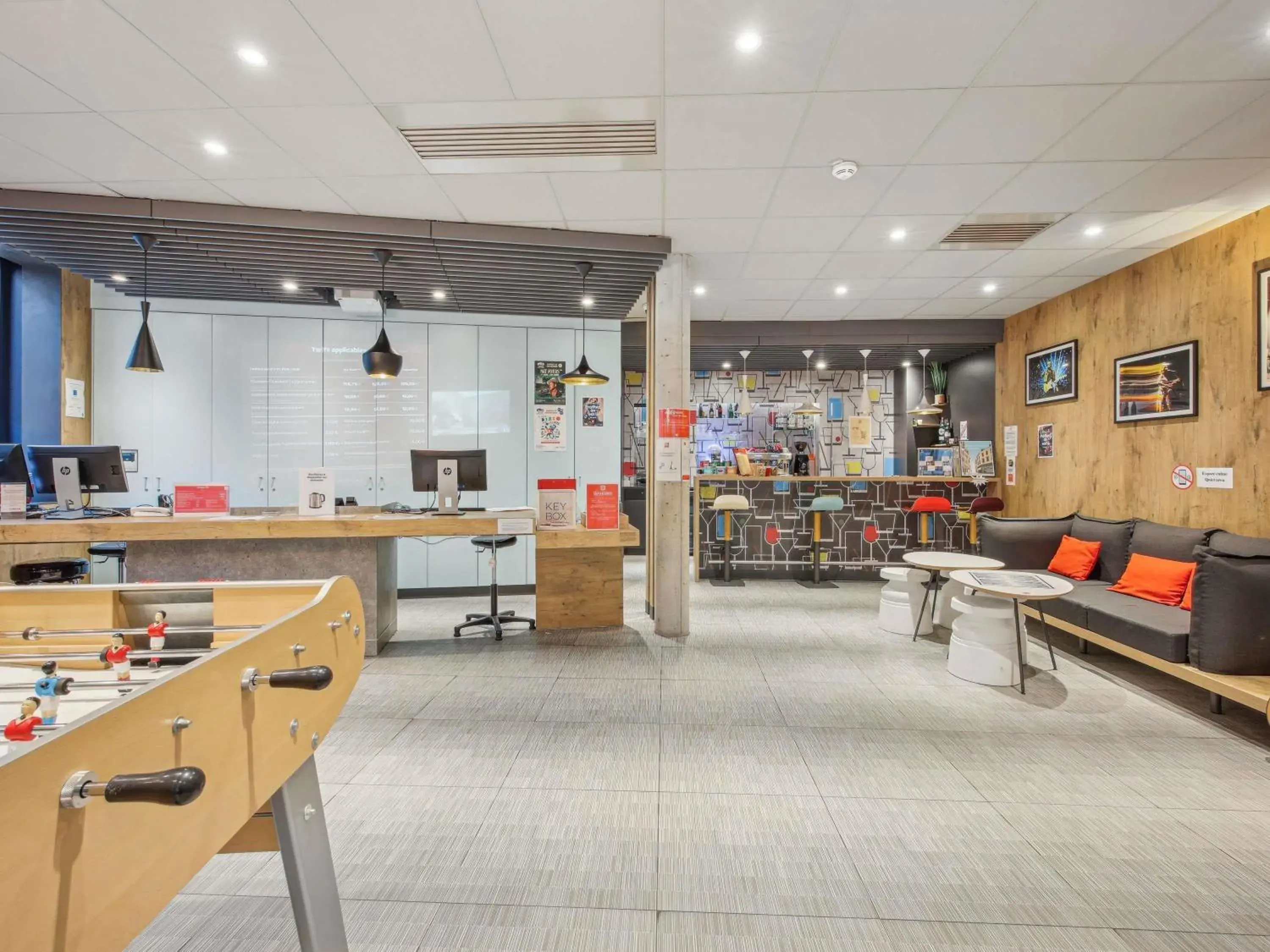 Lounge or bar in ibis Saint Germain en Laye Centre Lounge or bar in ibis Saint Germain en Laye Centre