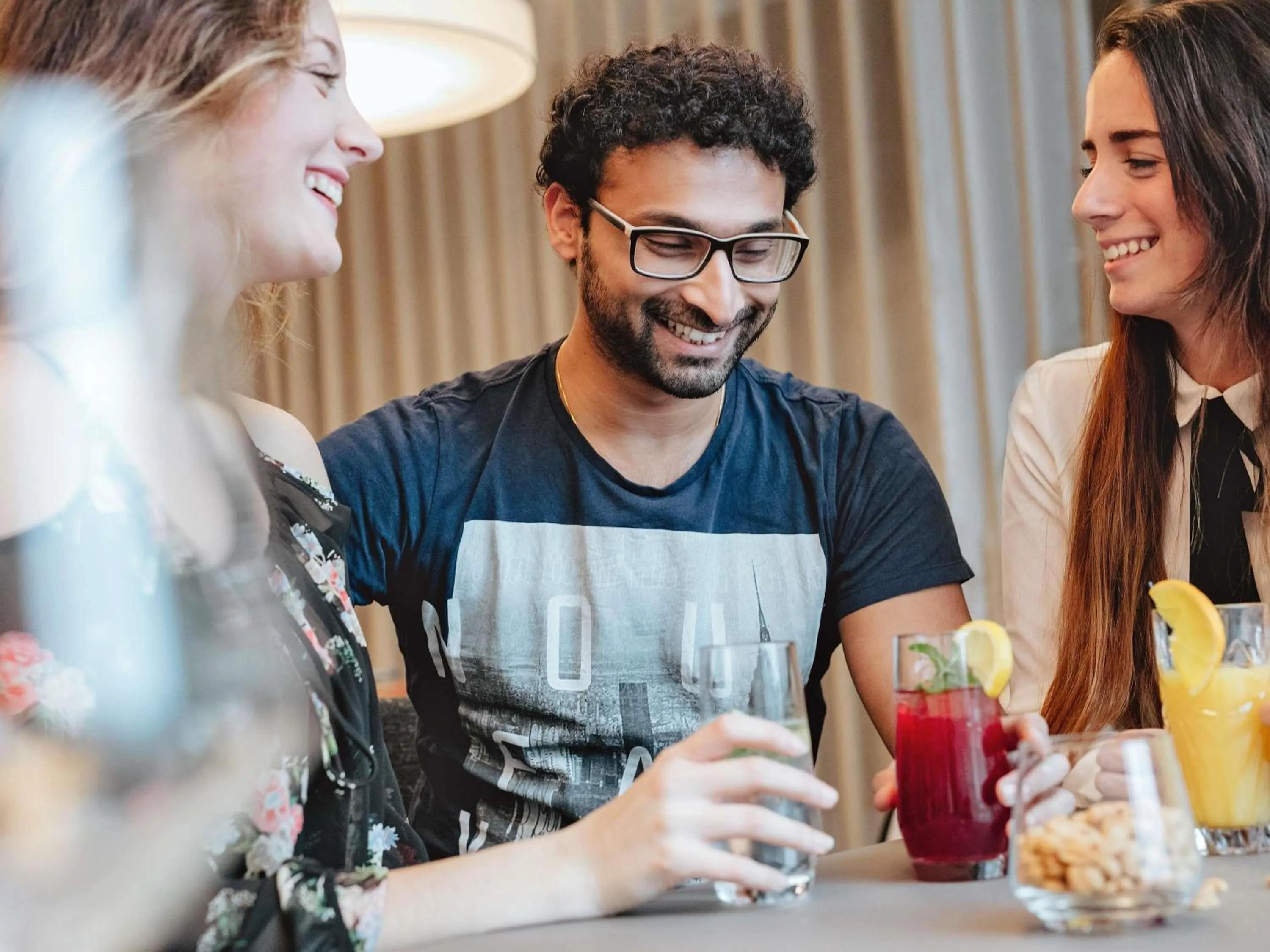 Lounge or bar in ibis Saint Germain en Laye Centre