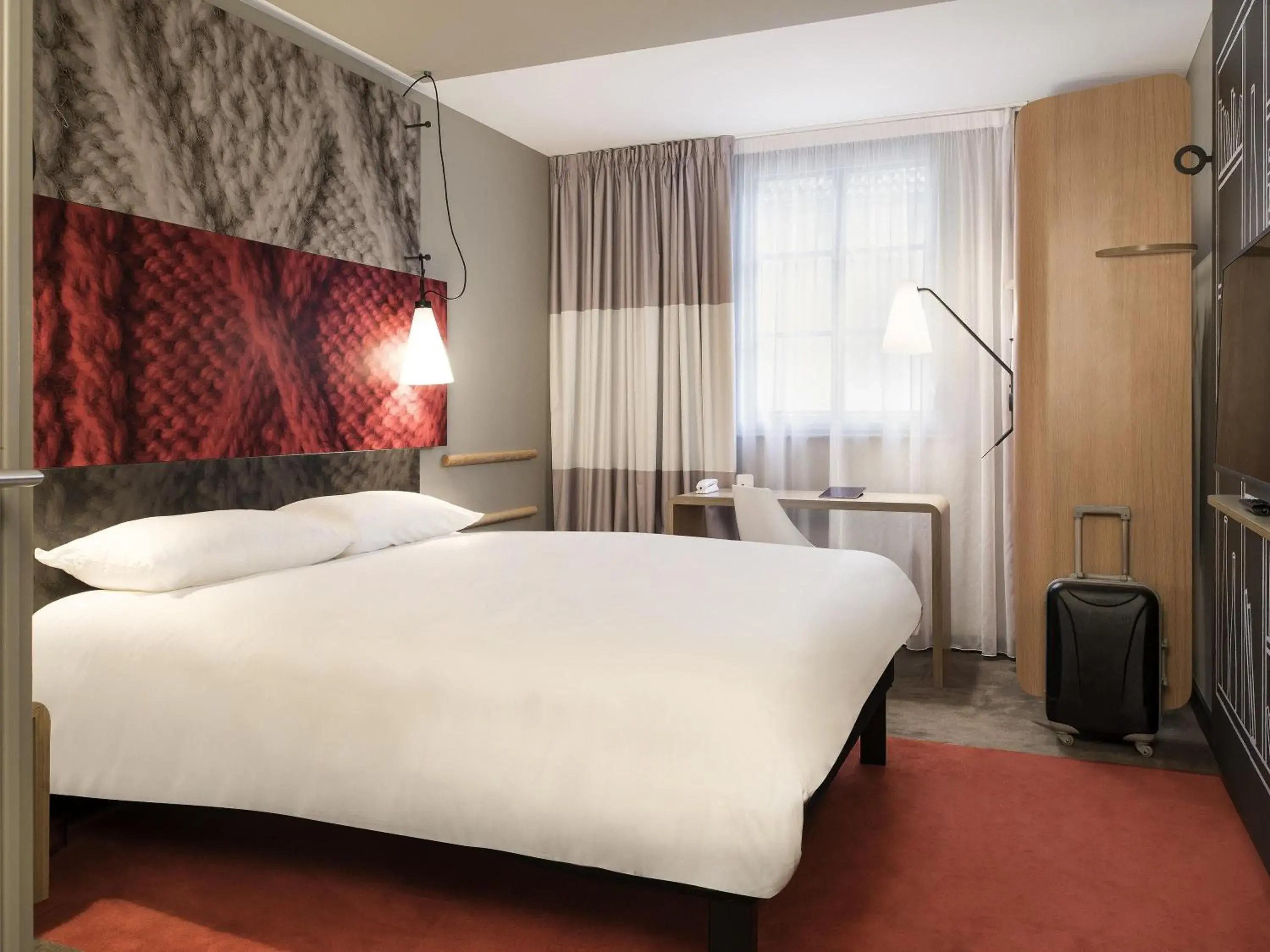 Bedroom, Bed in ibis Saint Germain en Laye Centre Bedroom, Bed in ibis Saint Germain en Laye Centre